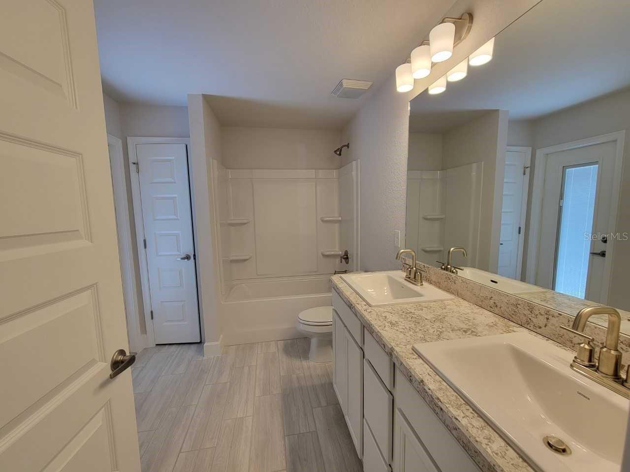 Listing photo id 22 for 13154 69th Court
