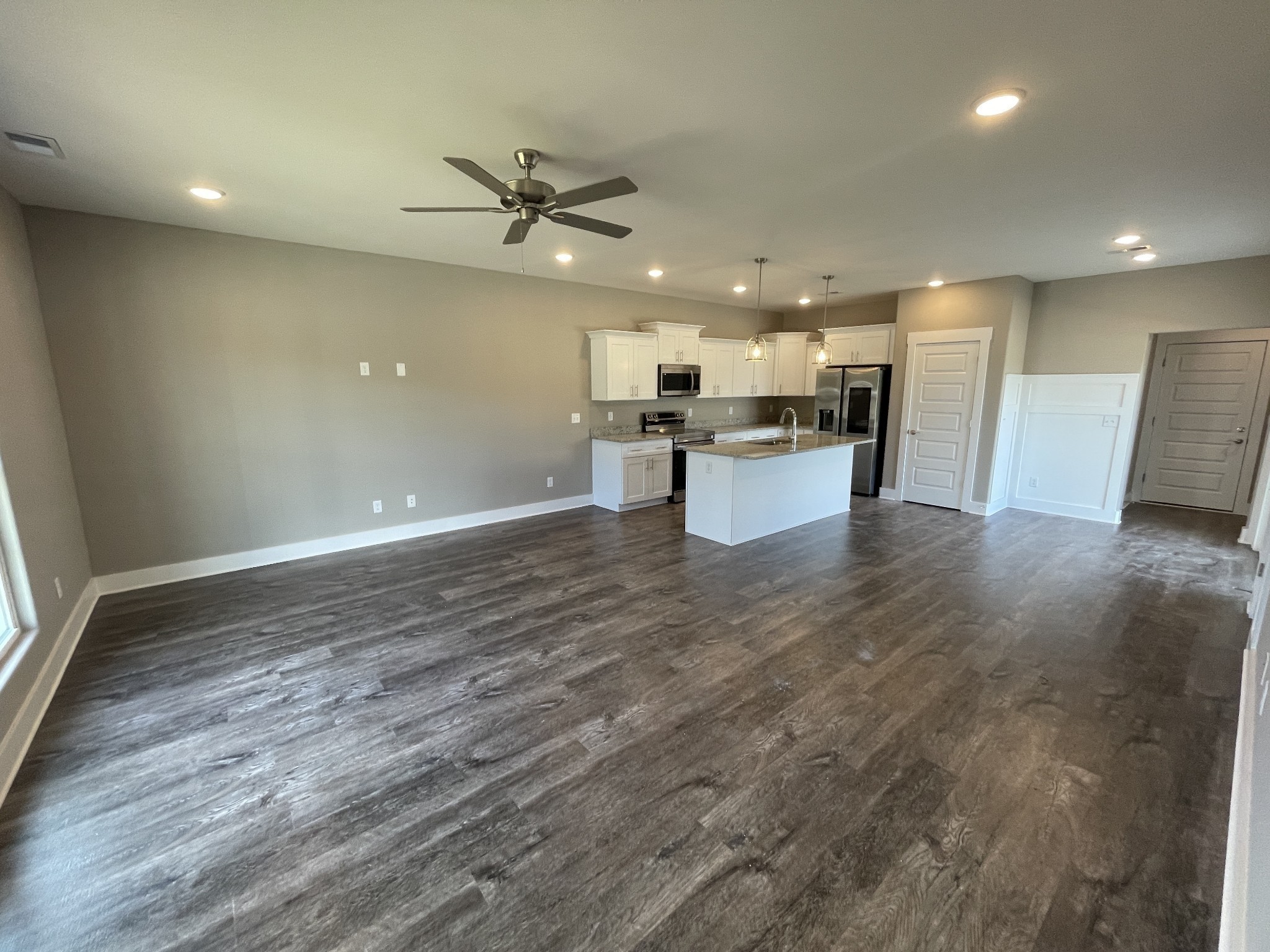 Listing photo id 1 for 13154 69th Court