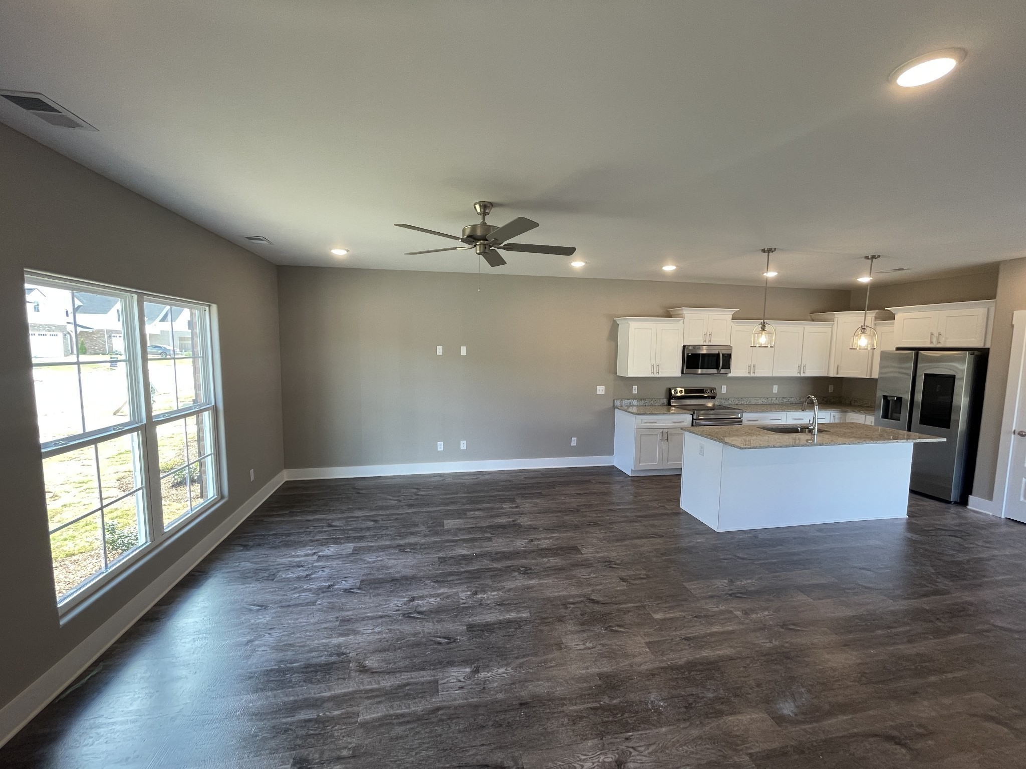 Listing photo id 2 for 13154 69th Court