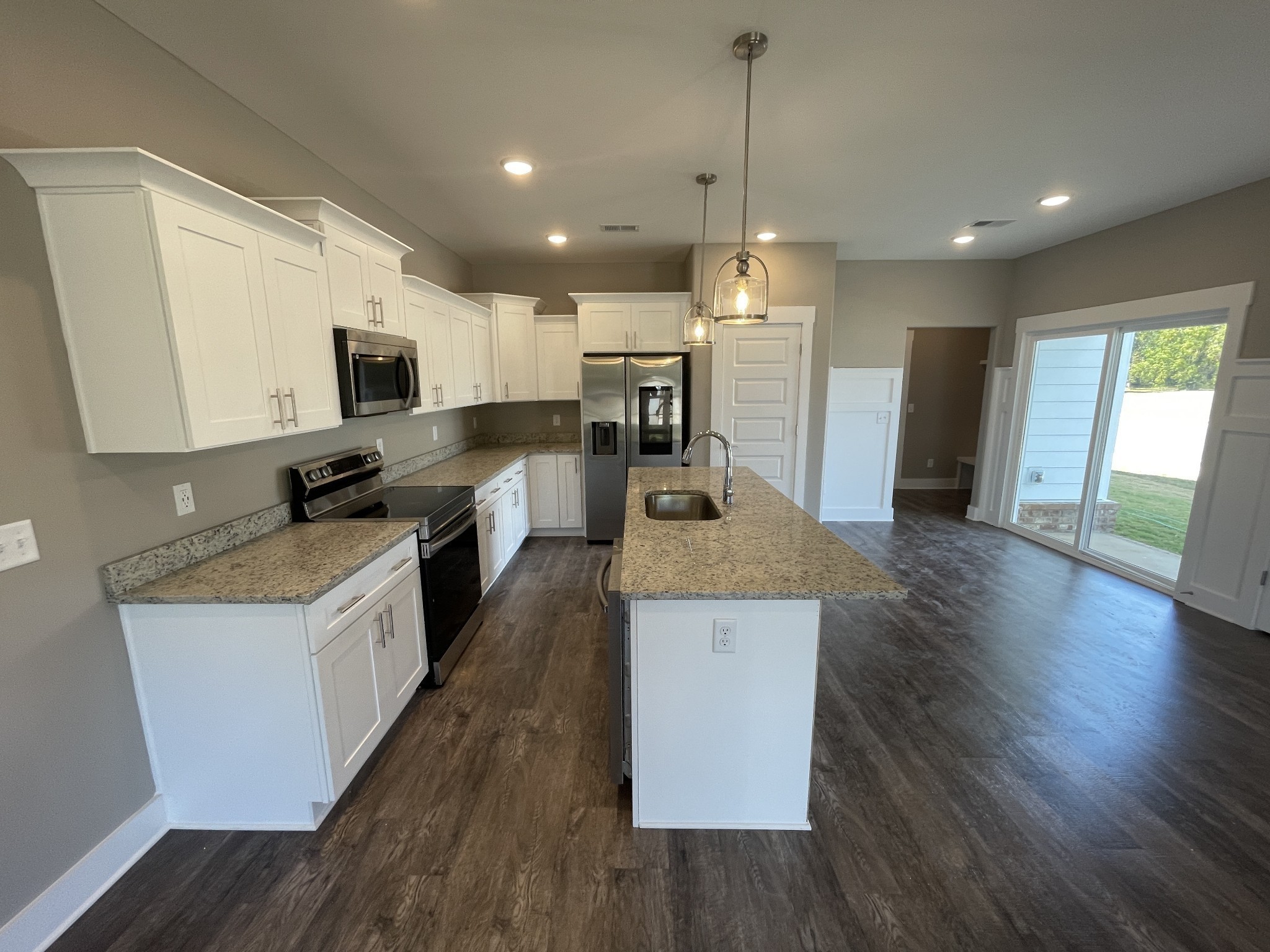 Listing photo id 4 for 13154 69th Court