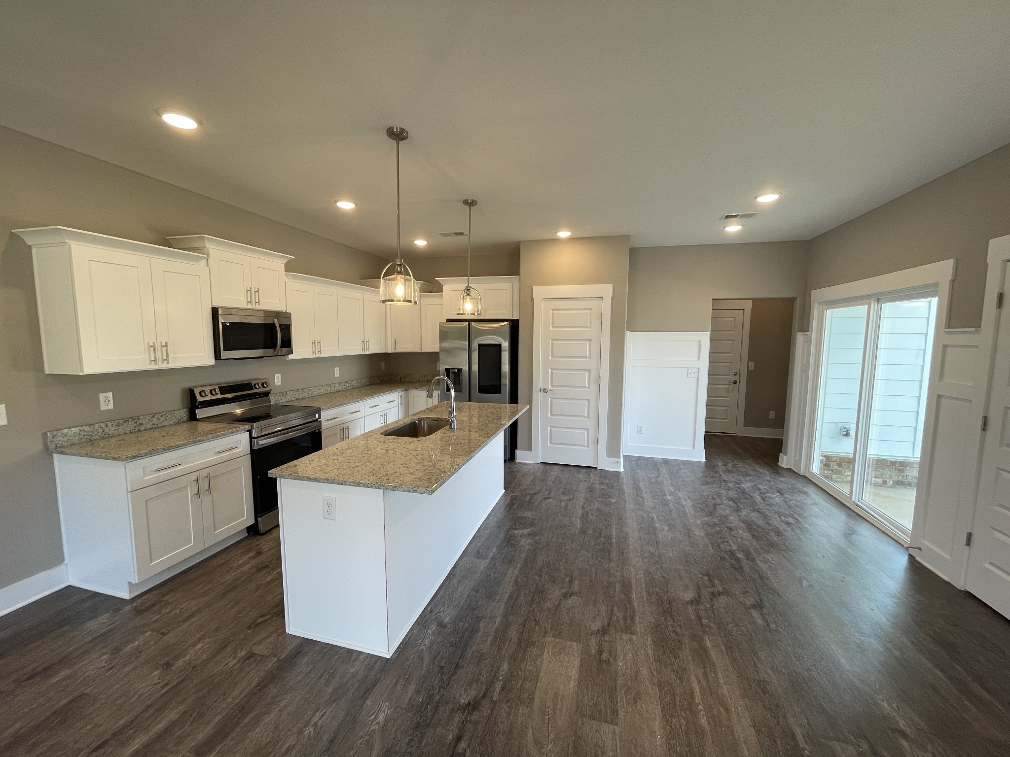Listing photo id 5 for 13154 69th Court