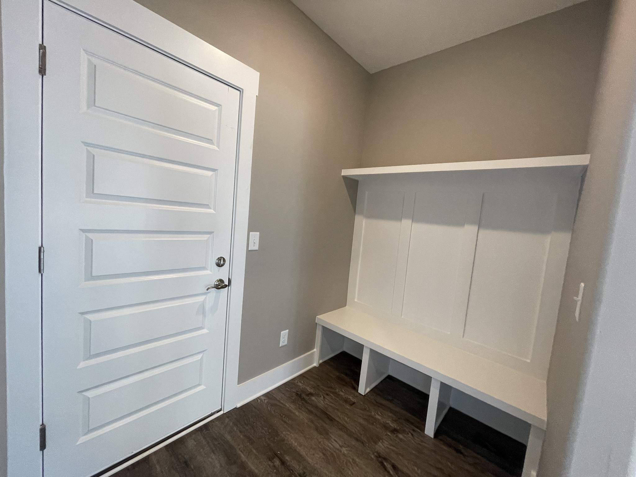 Listing photo id 7 for 13154 69th Court