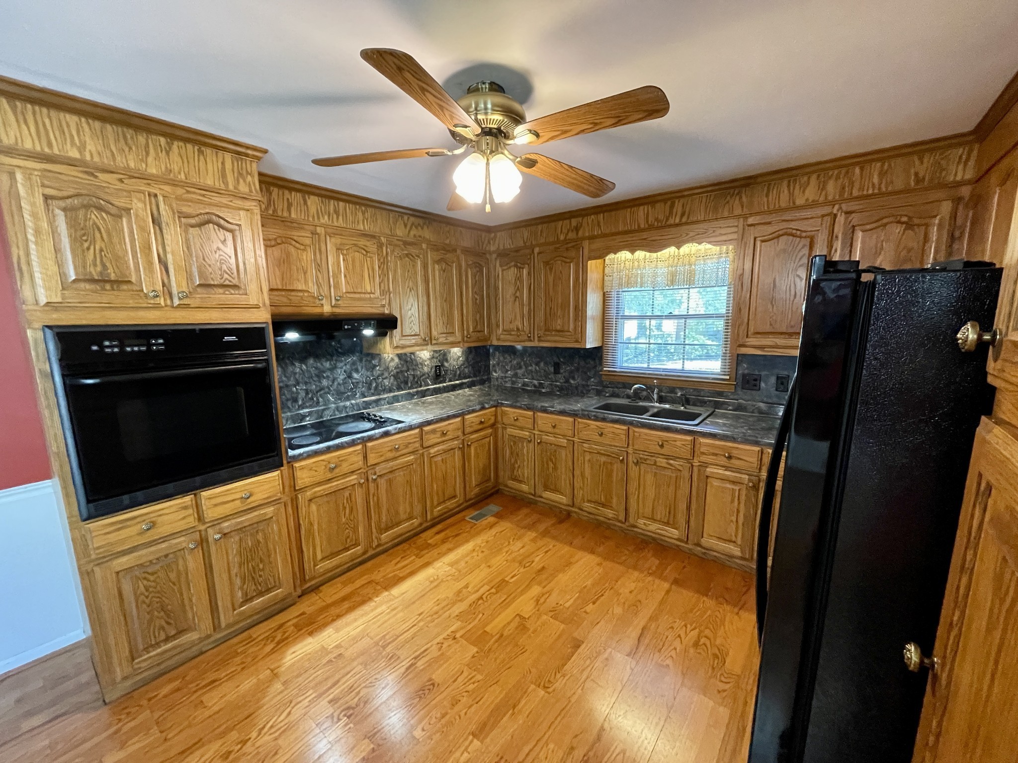 Image 7 of 76 For 21939 85th Loop