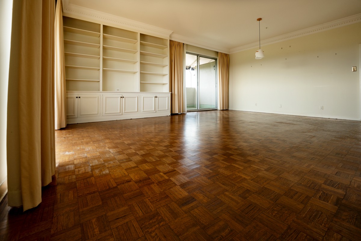 Image 11 of 13 For 23915 Nautilus Boulevard