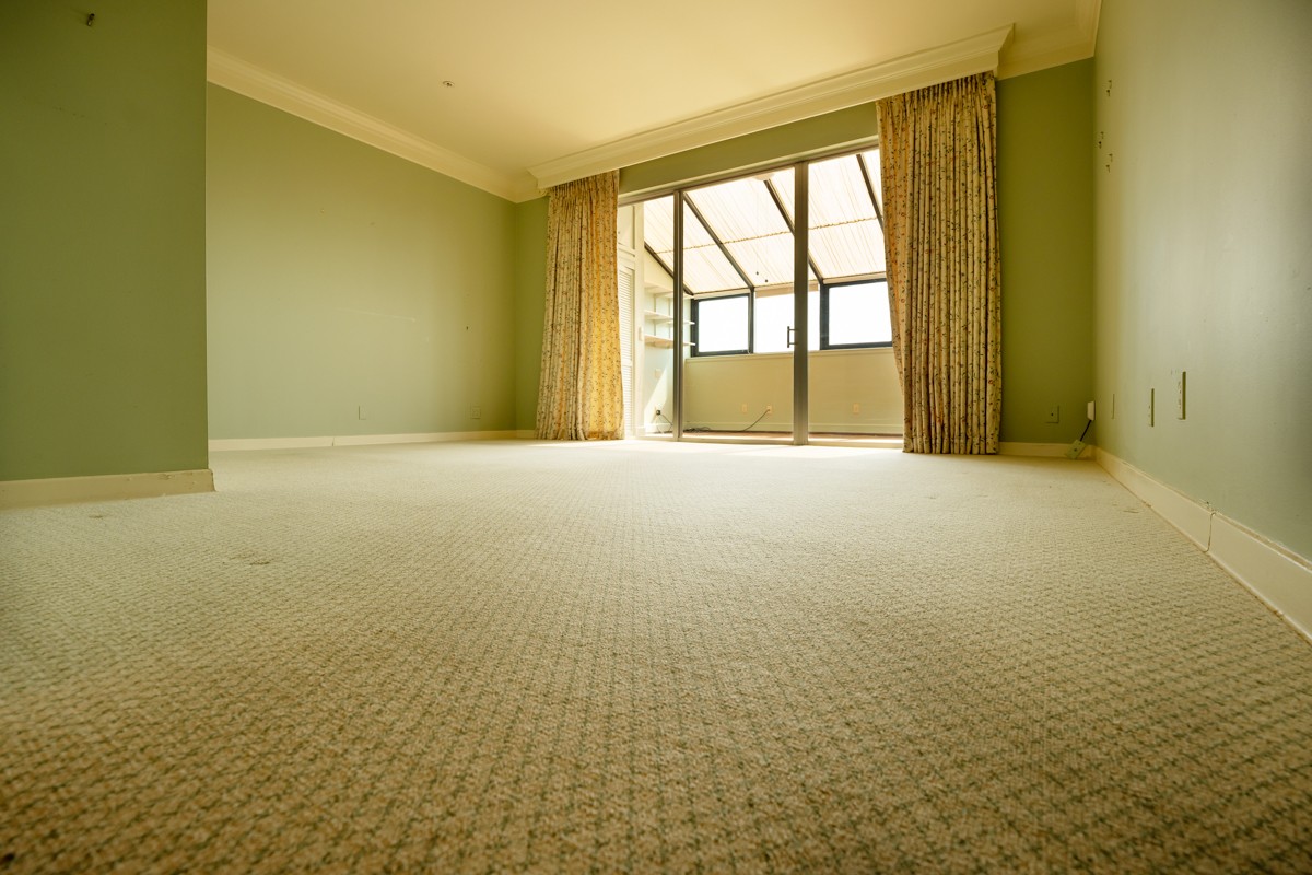 Image 15 of 42 For 23915 Nautilus Boulevard