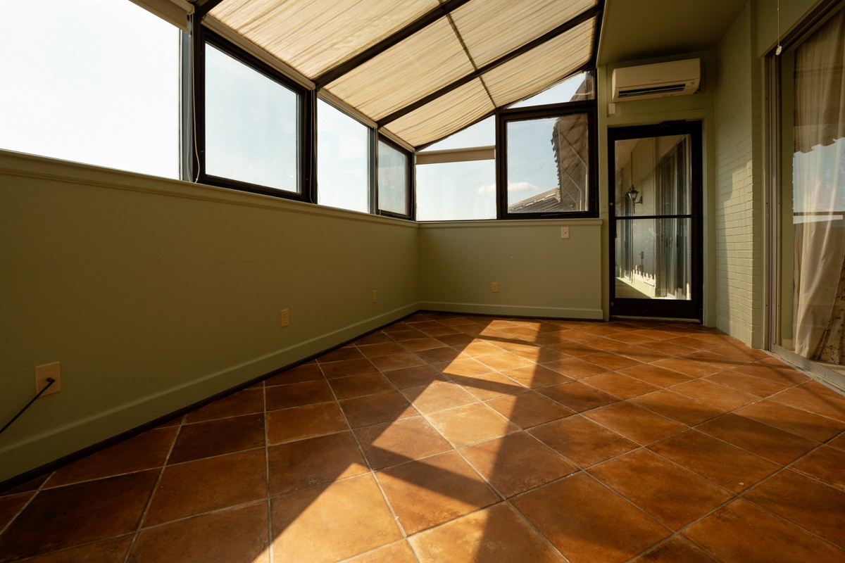 Image 16 of 42 For 23915 Nautilus Boulevard