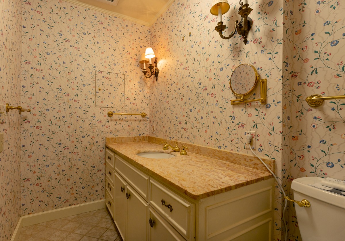 Image 17 of 42 For 23915 Nautilus Boulevard