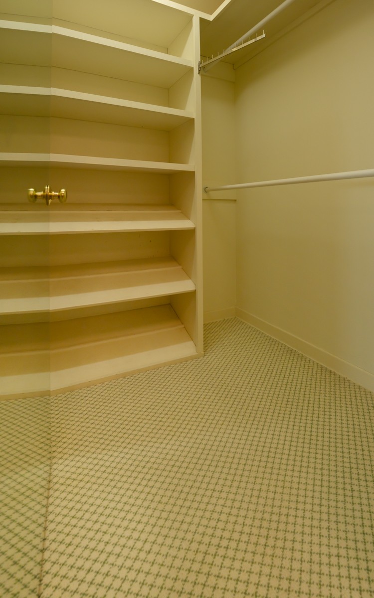 Image 20 of 42 For 23915 Nautilus Boulevard