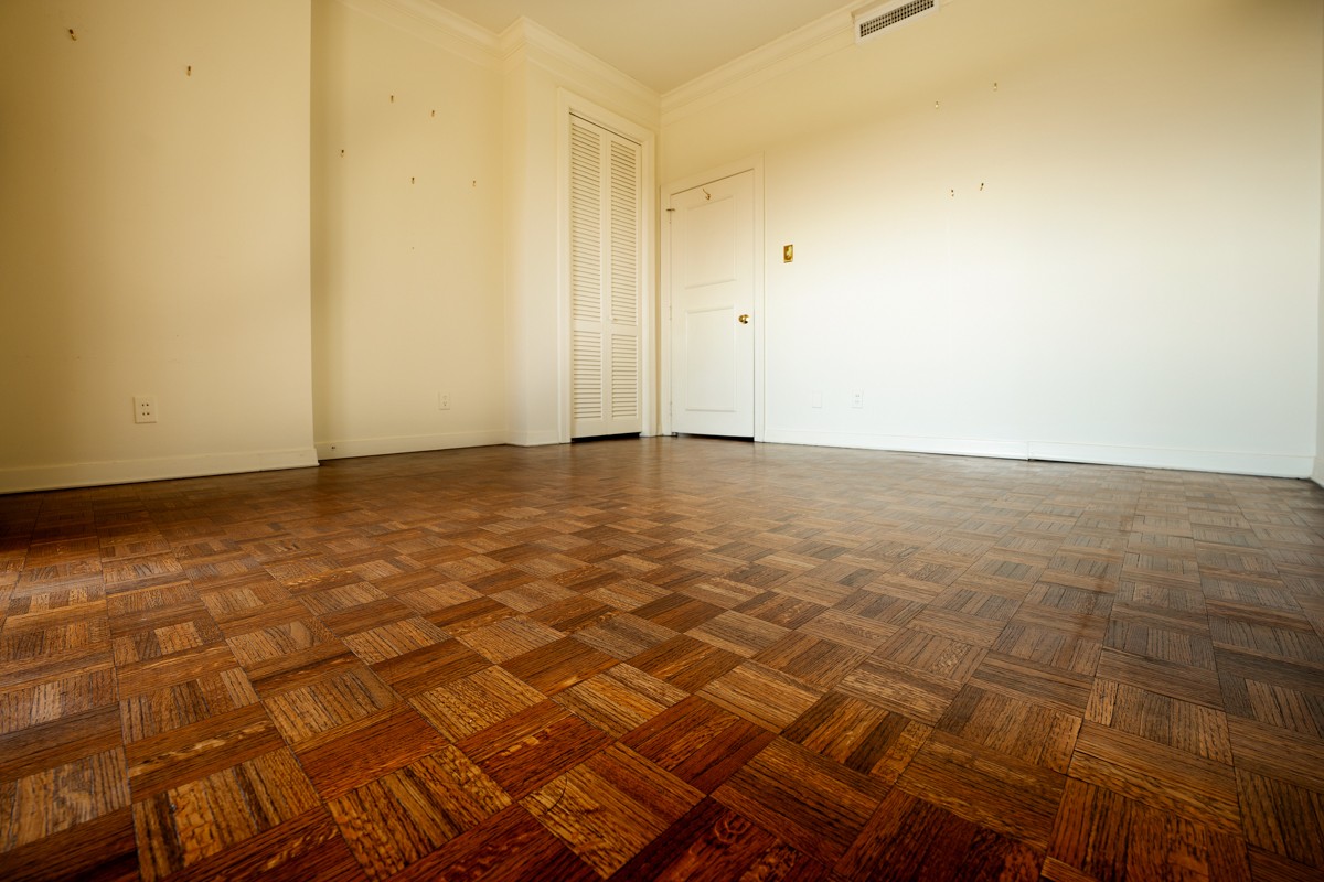 Image 22 of 42 For 23915 Nautilus Boulevard