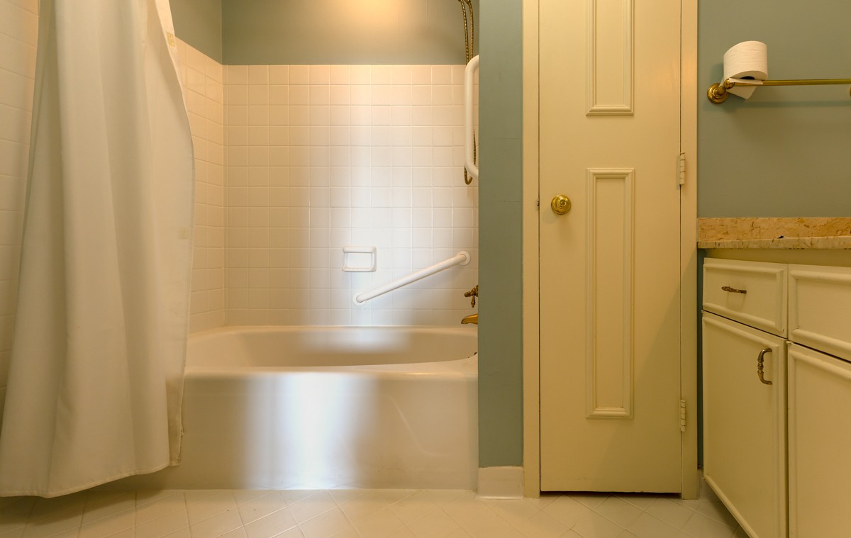 Image 24 of 42 For 23915 Nautilus Boulevard