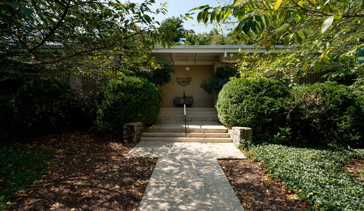 Image 30 of 42 For 23915 Nautilus Boulevard