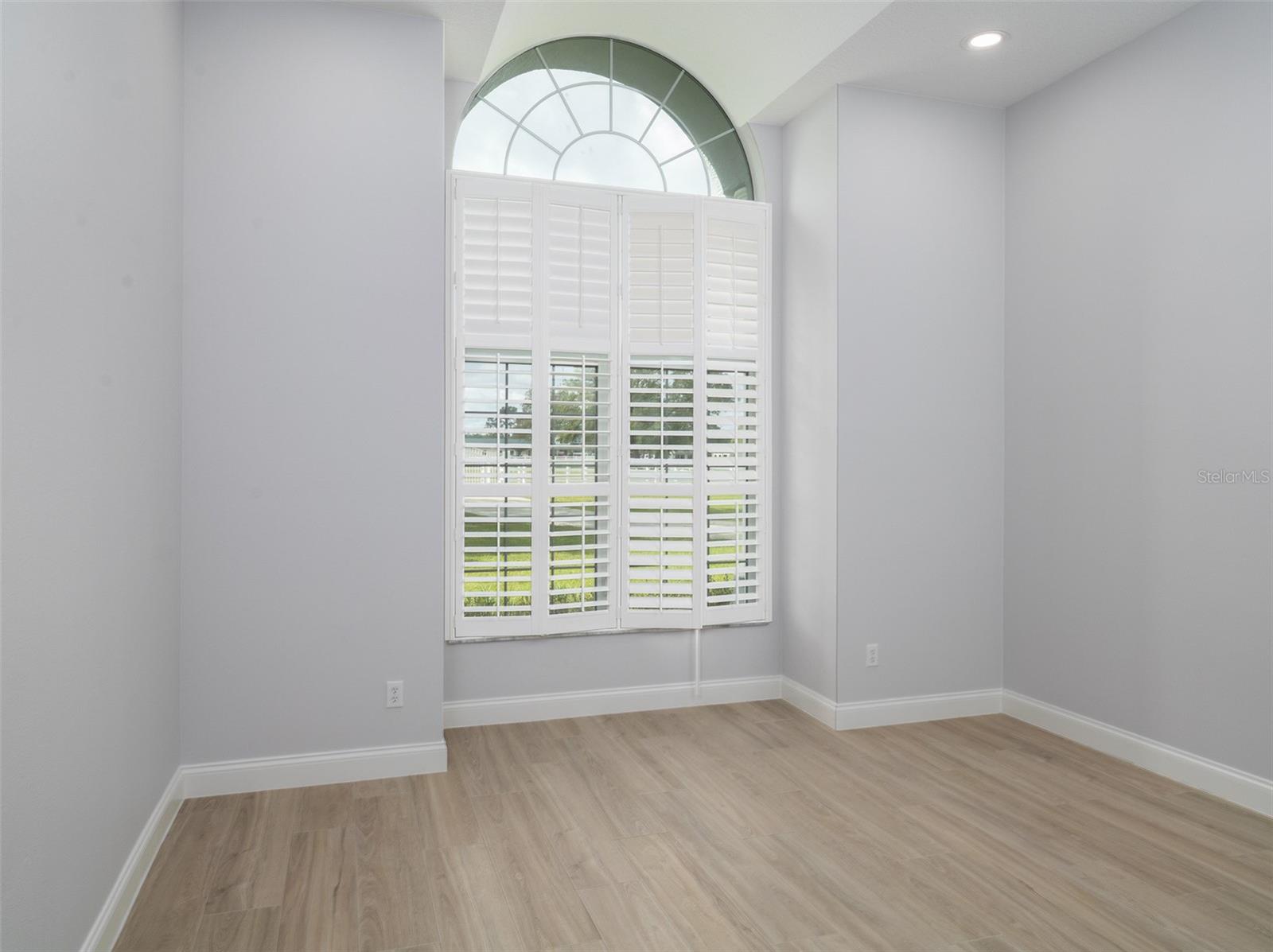Image 16 of 34 For 10516 27th Avenue
