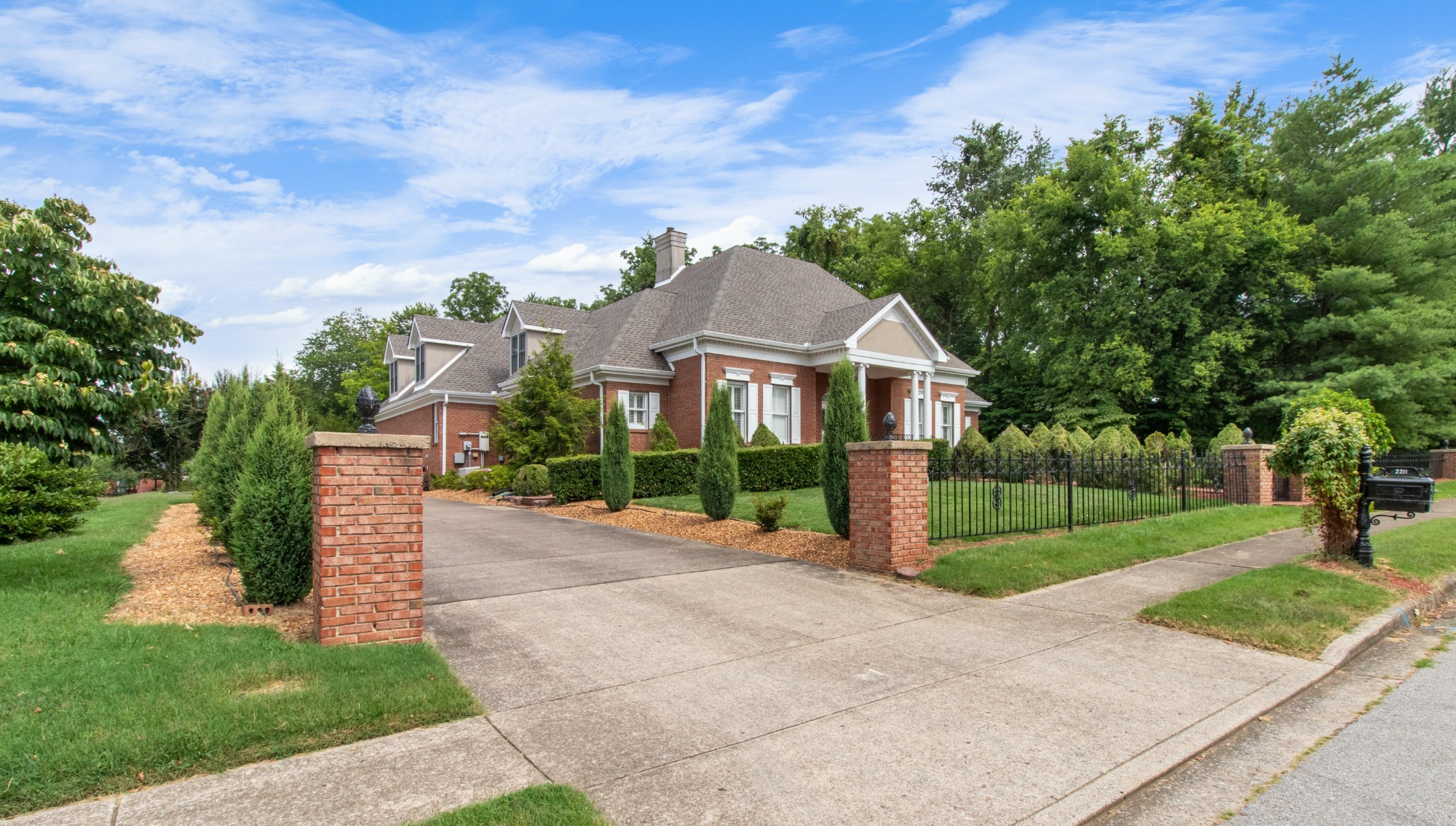 Listing photo id 1 for 7886 103rd Loop