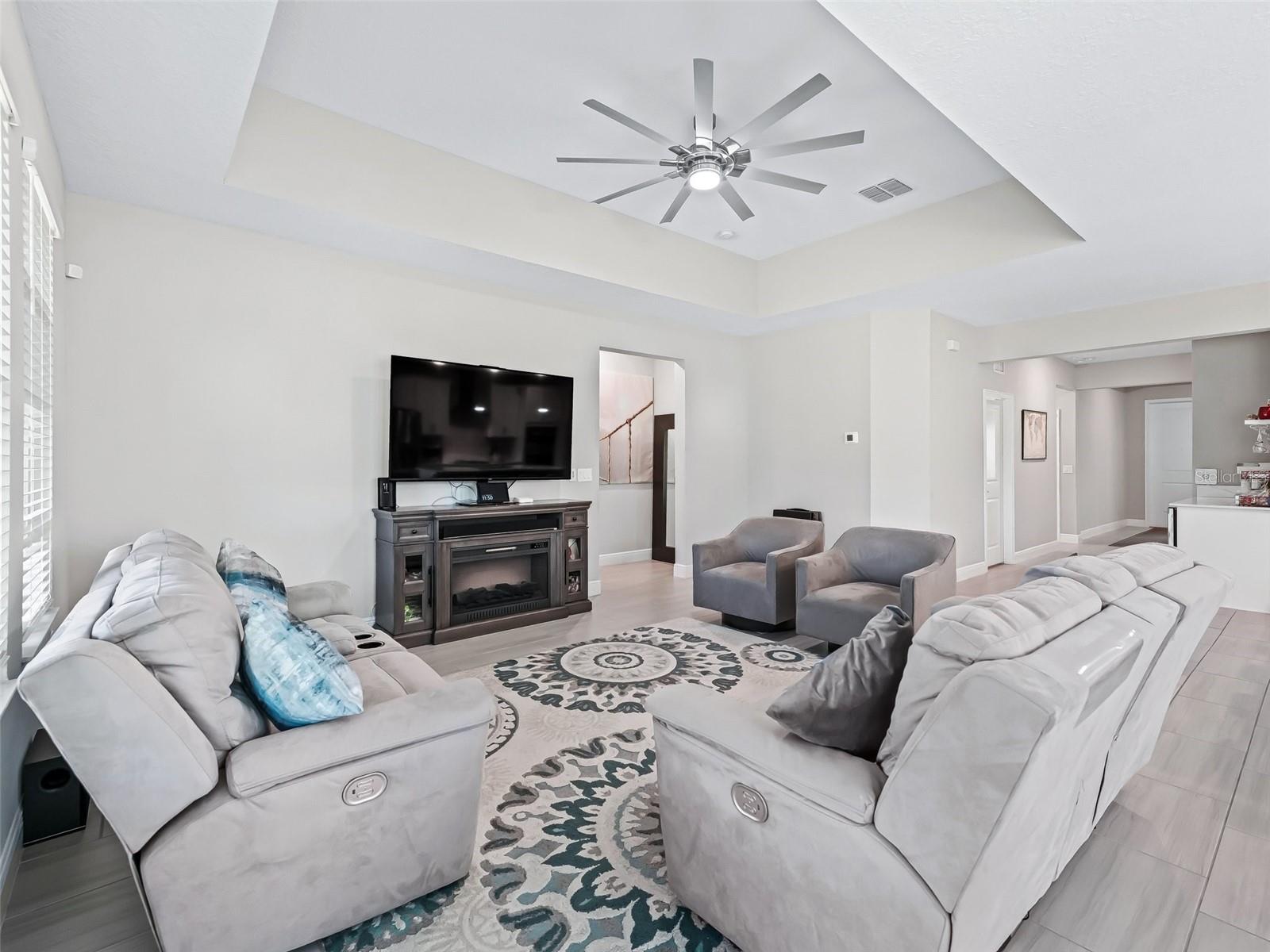 Image 8 of 43 For 3840 6th Avenue
