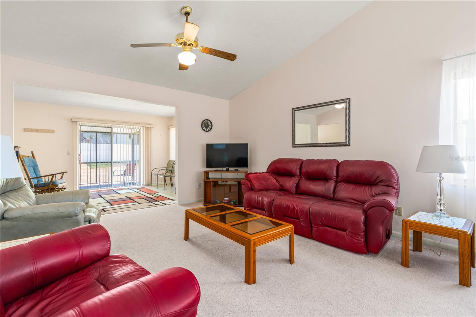 Image 10 of 39 For 906 Colbert Court