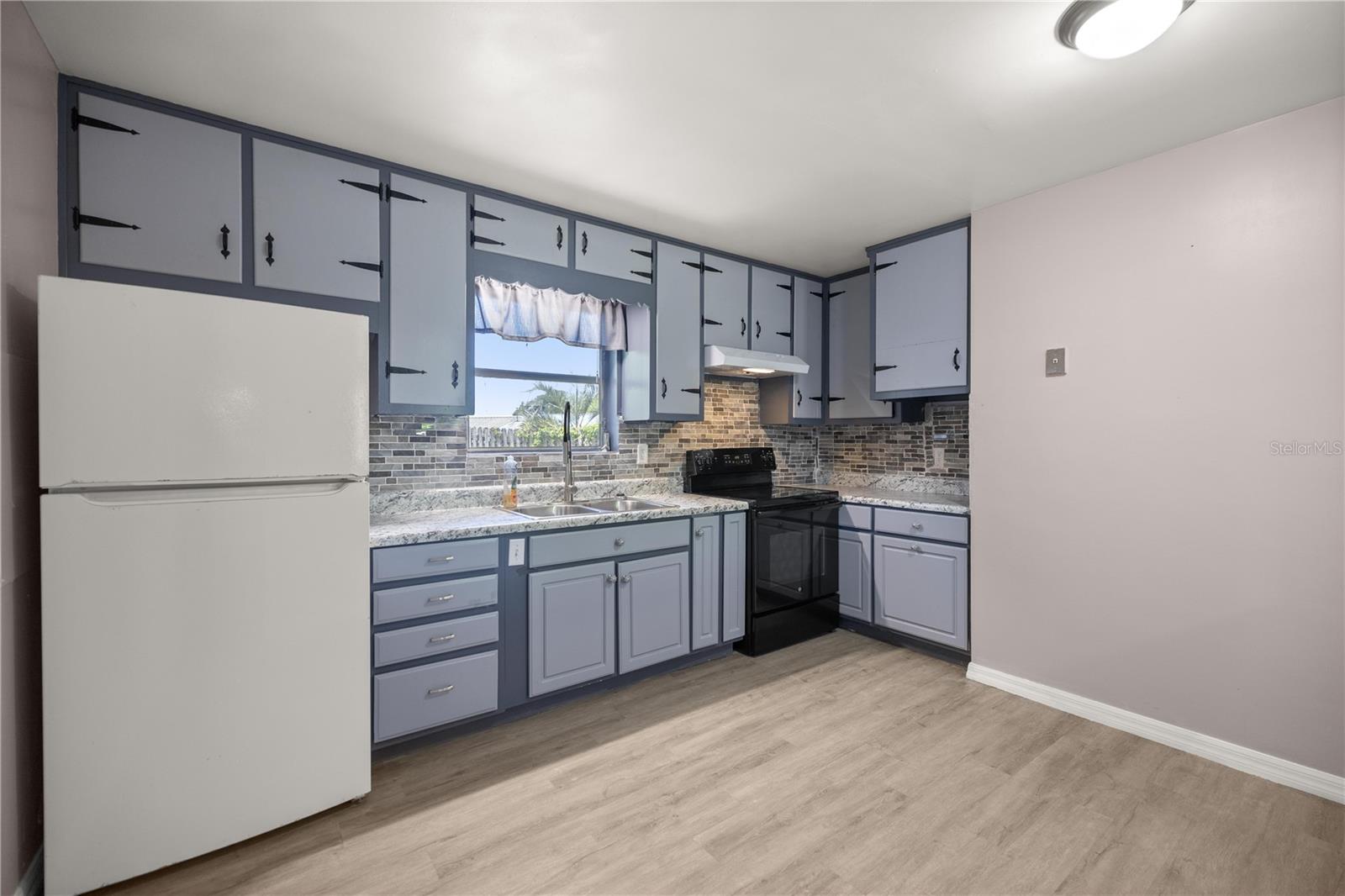 Image 8 of 26 For 1025 4th Street