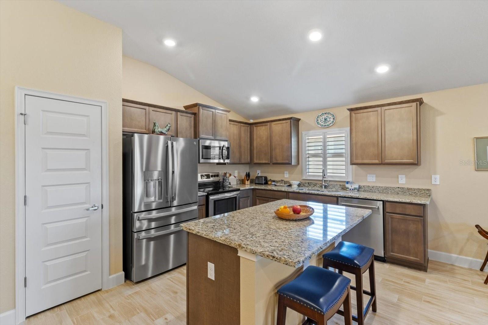 Image 22 of 45 For 571 Twisted Oaks Drive