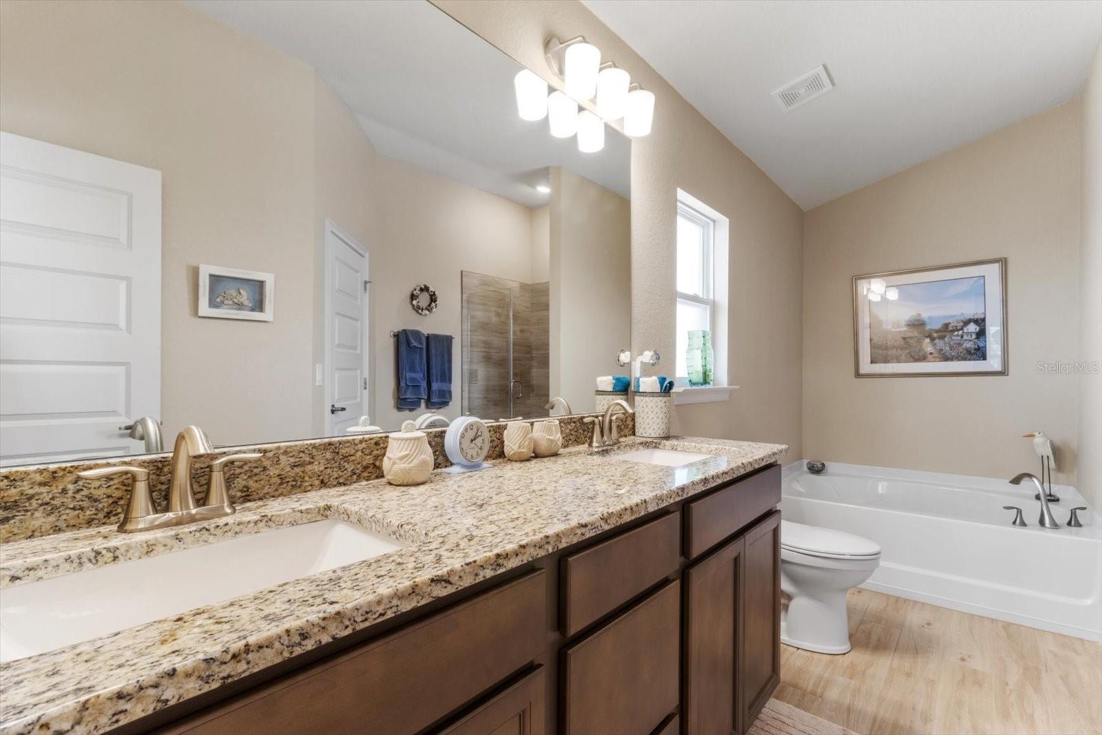 Image 32 of 45 For 571 Twisted Oaks Drive