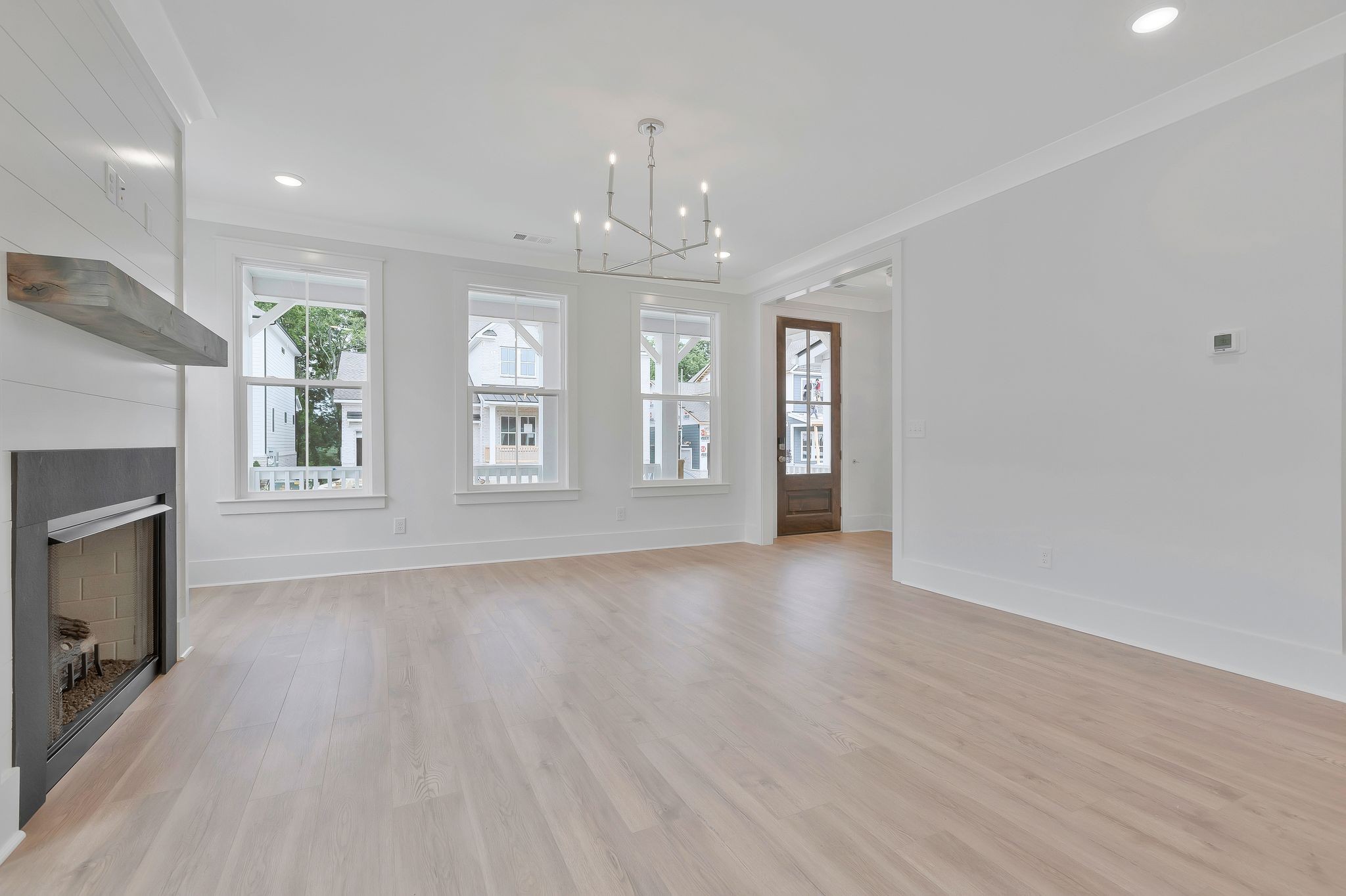 Image 10 of 50 For 16299 14th Avenue Road