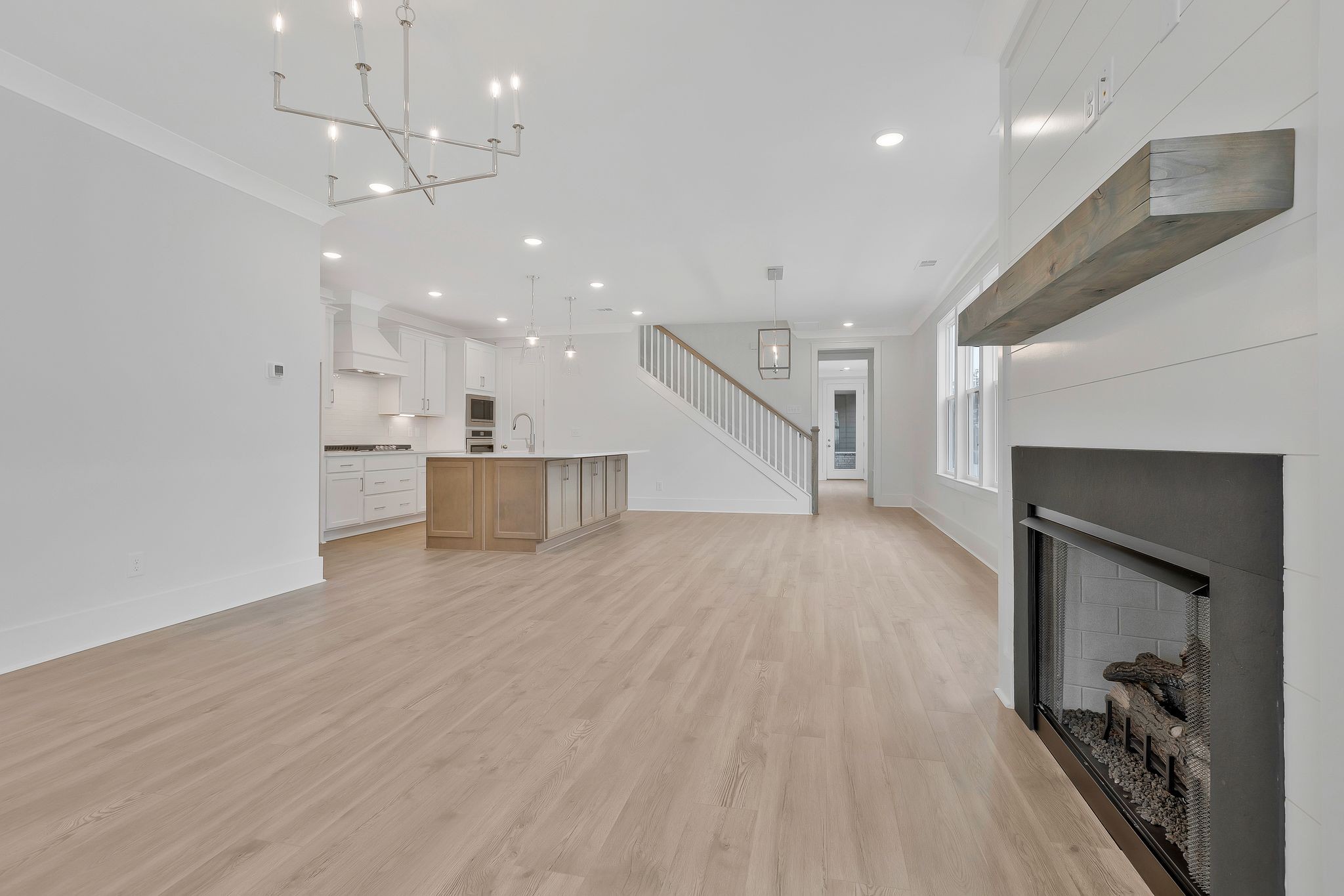 Image 11 of 50 For 16299 14th Avenue Road