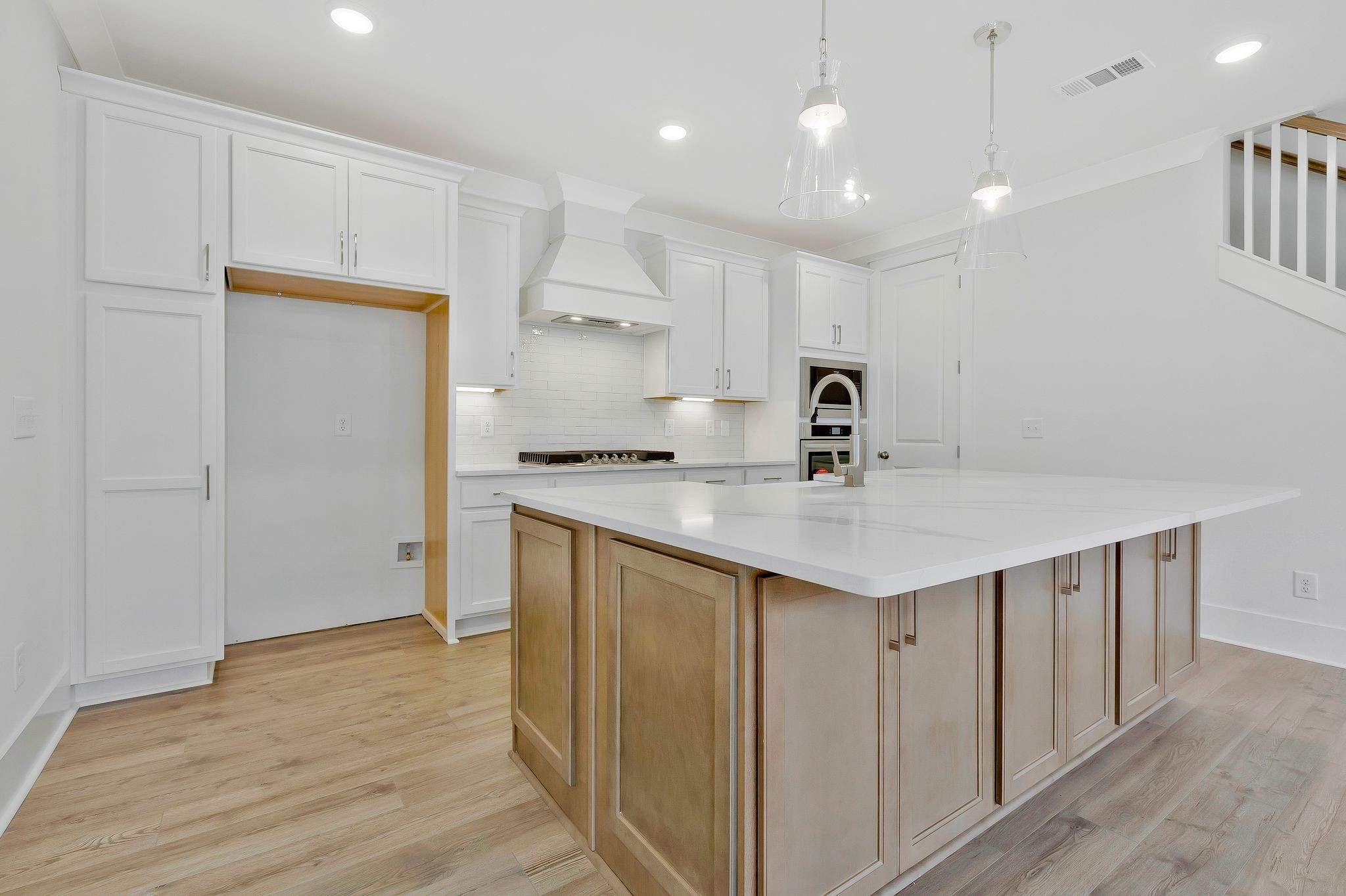 Image 12 of 50 For 16299 14th Avenue Road