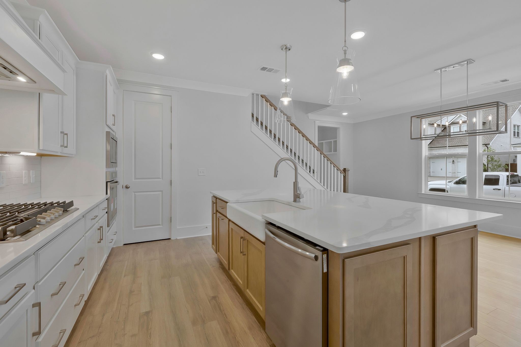 Image 15 of 50 For 16299 14th Avenue Road