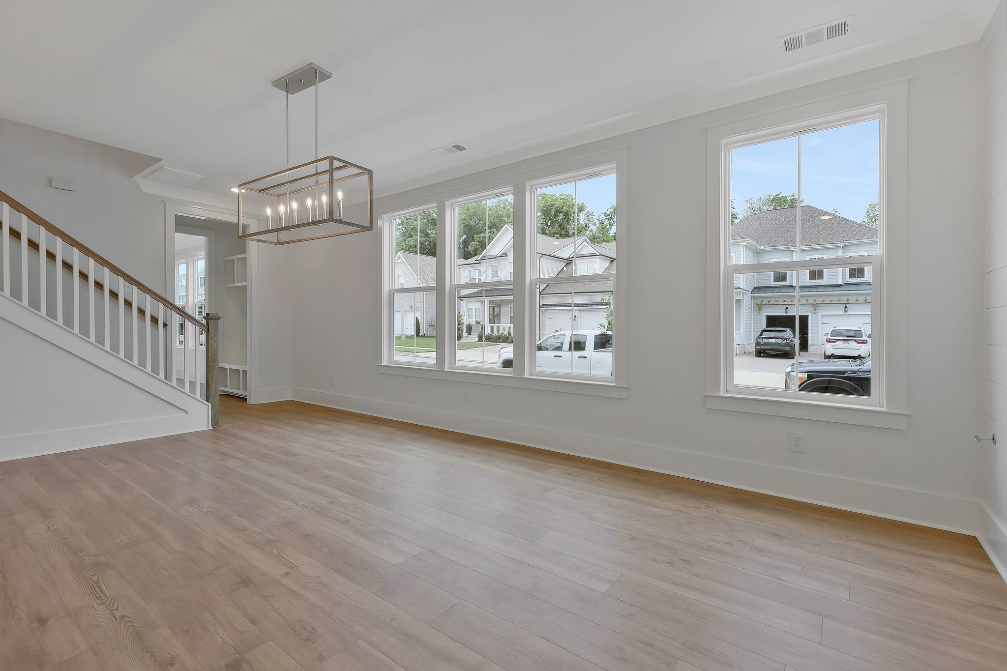 Image 16 of 50 For 16299 14th Avenue Road