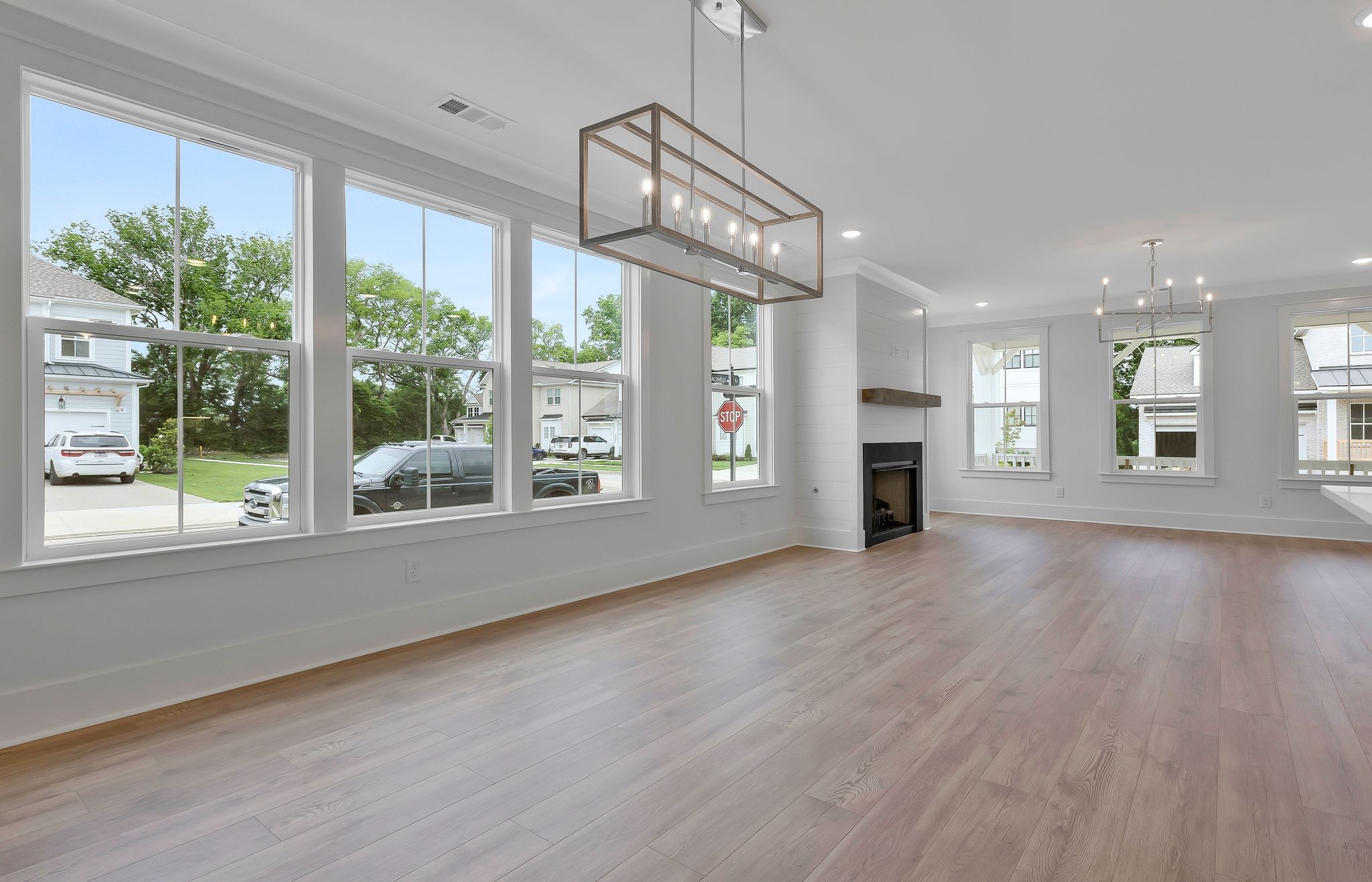 Image 17 of 50 For 16299 14th Avenue Road