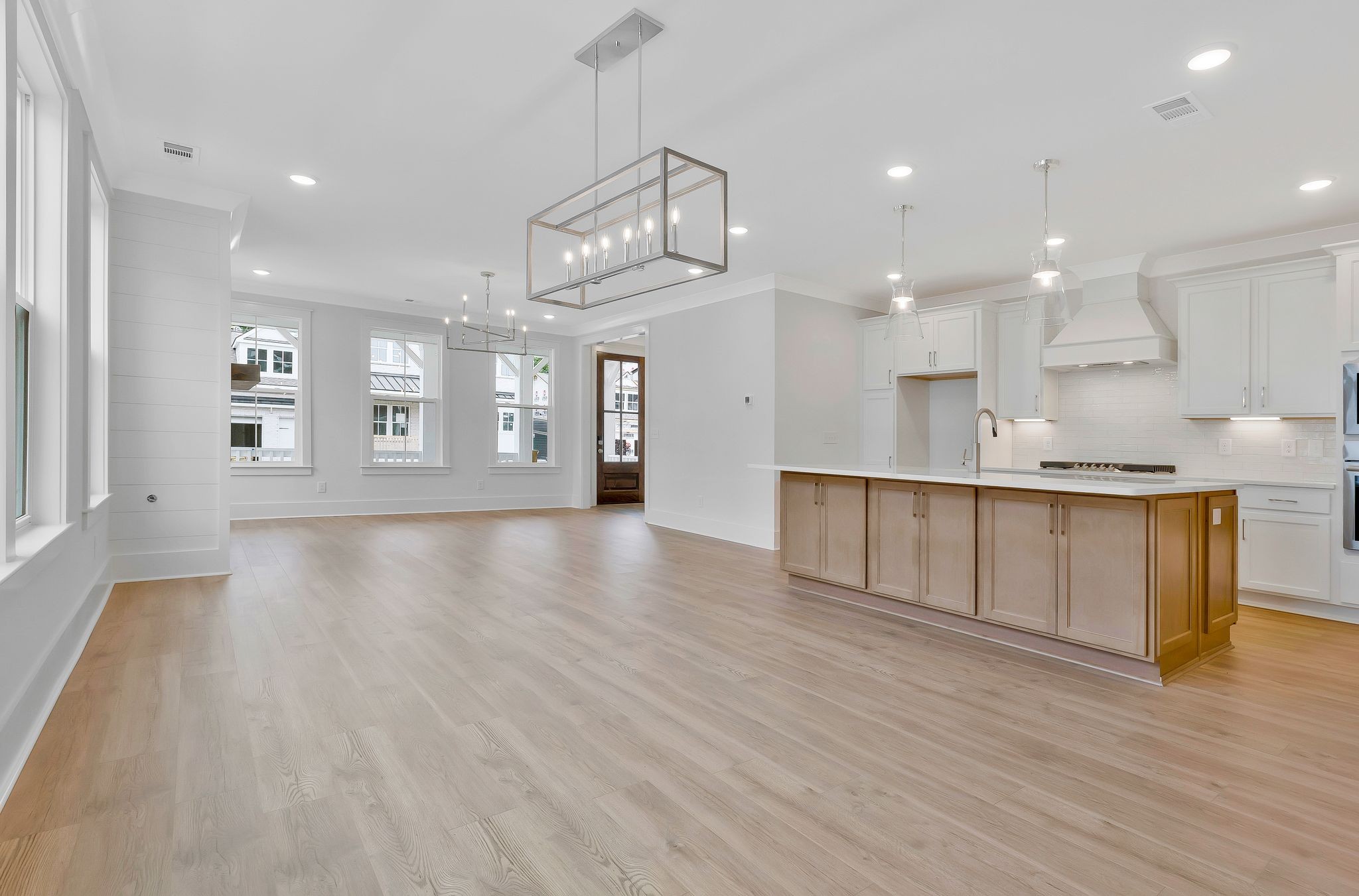 Image 18 of 50 For 16299 14th Avenue Road