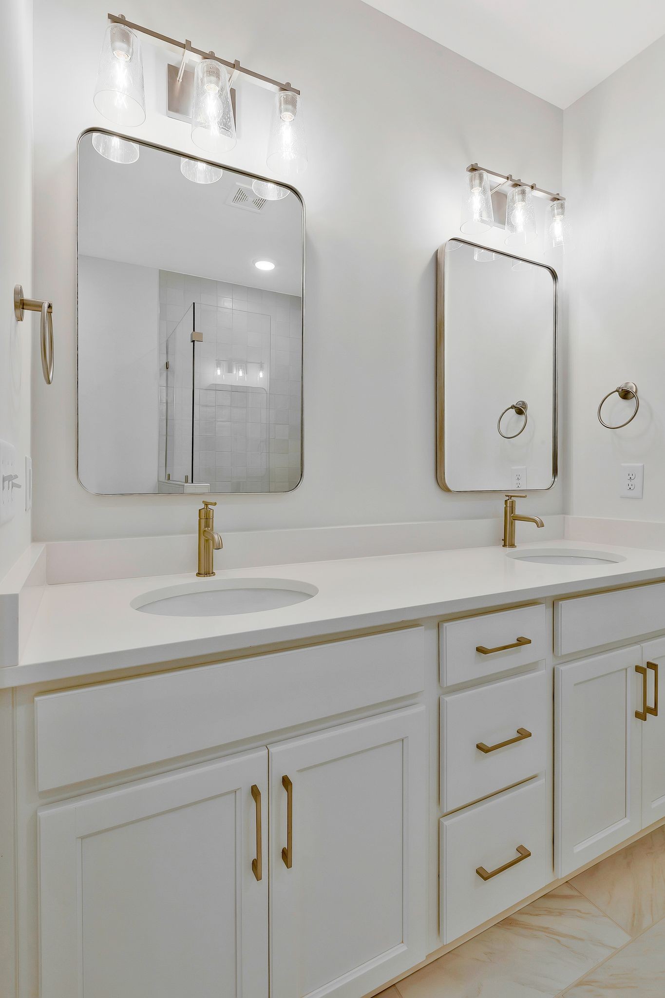 Image 21 of 50 For 16299 14th Avenue Road