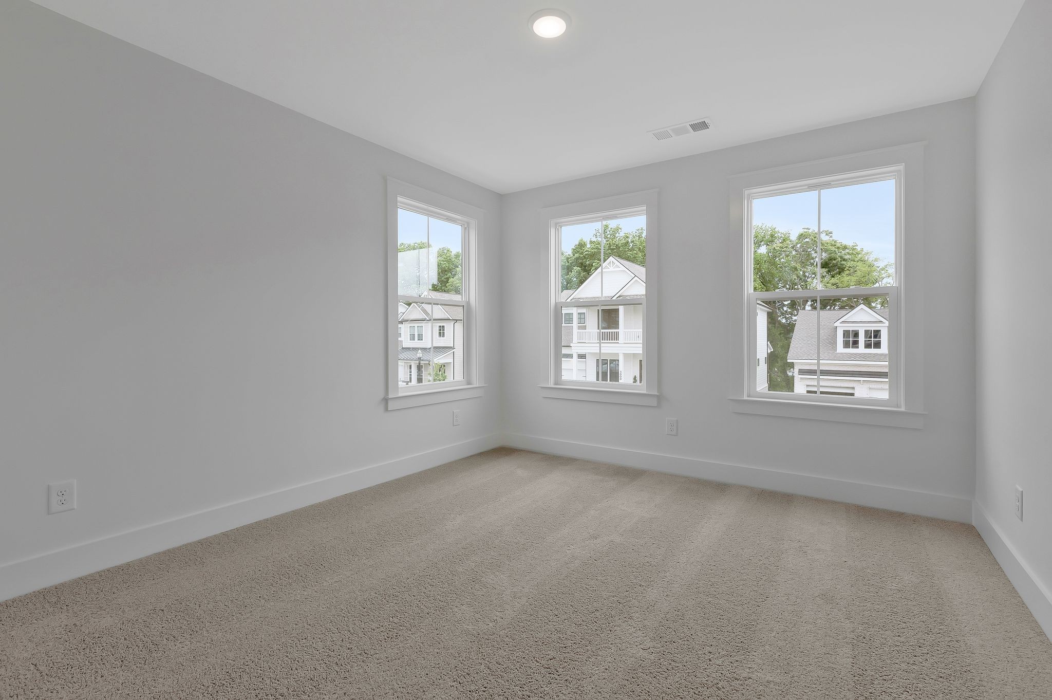 Image 26 of 50 For 16299 14th Avenue Road