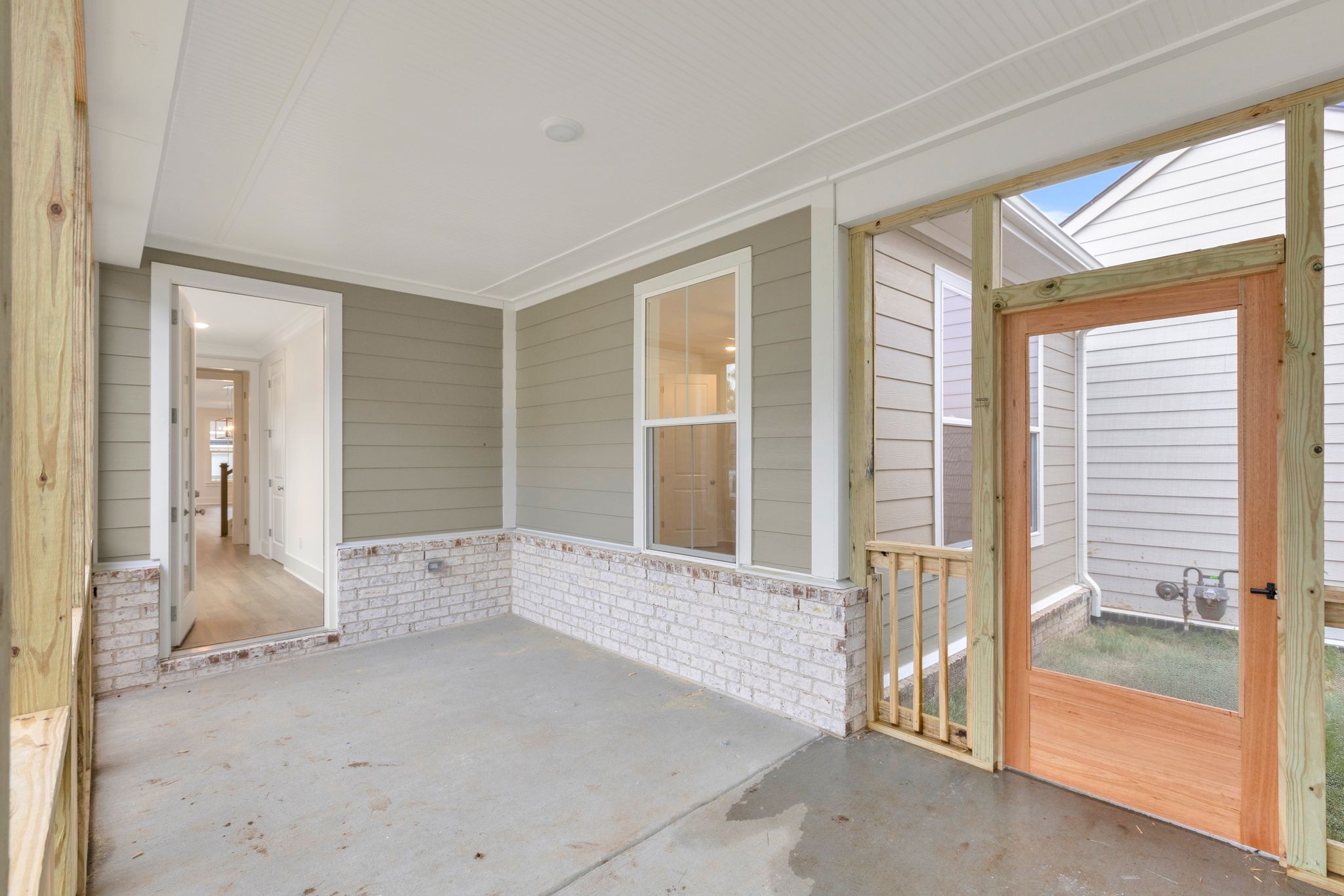 Image 32 of 50 For 16299 14th Avenue Road