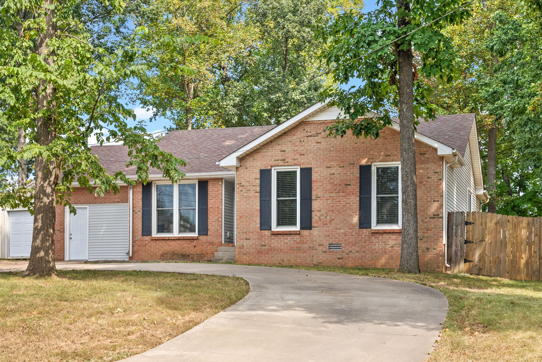Image 2 of 9 For 5240 Sunshine Drive