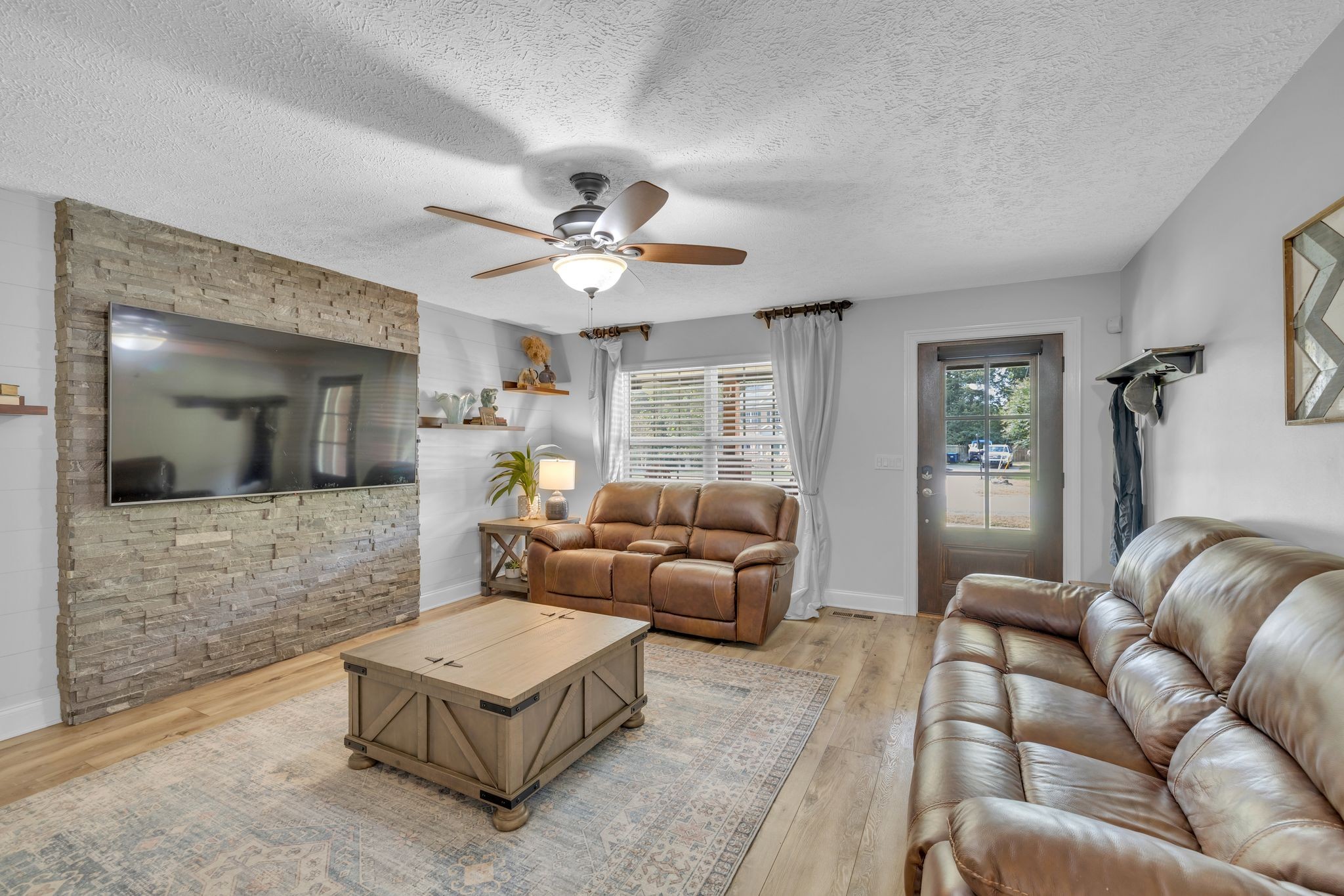 Image 7 of 40 For 6151 137th Court