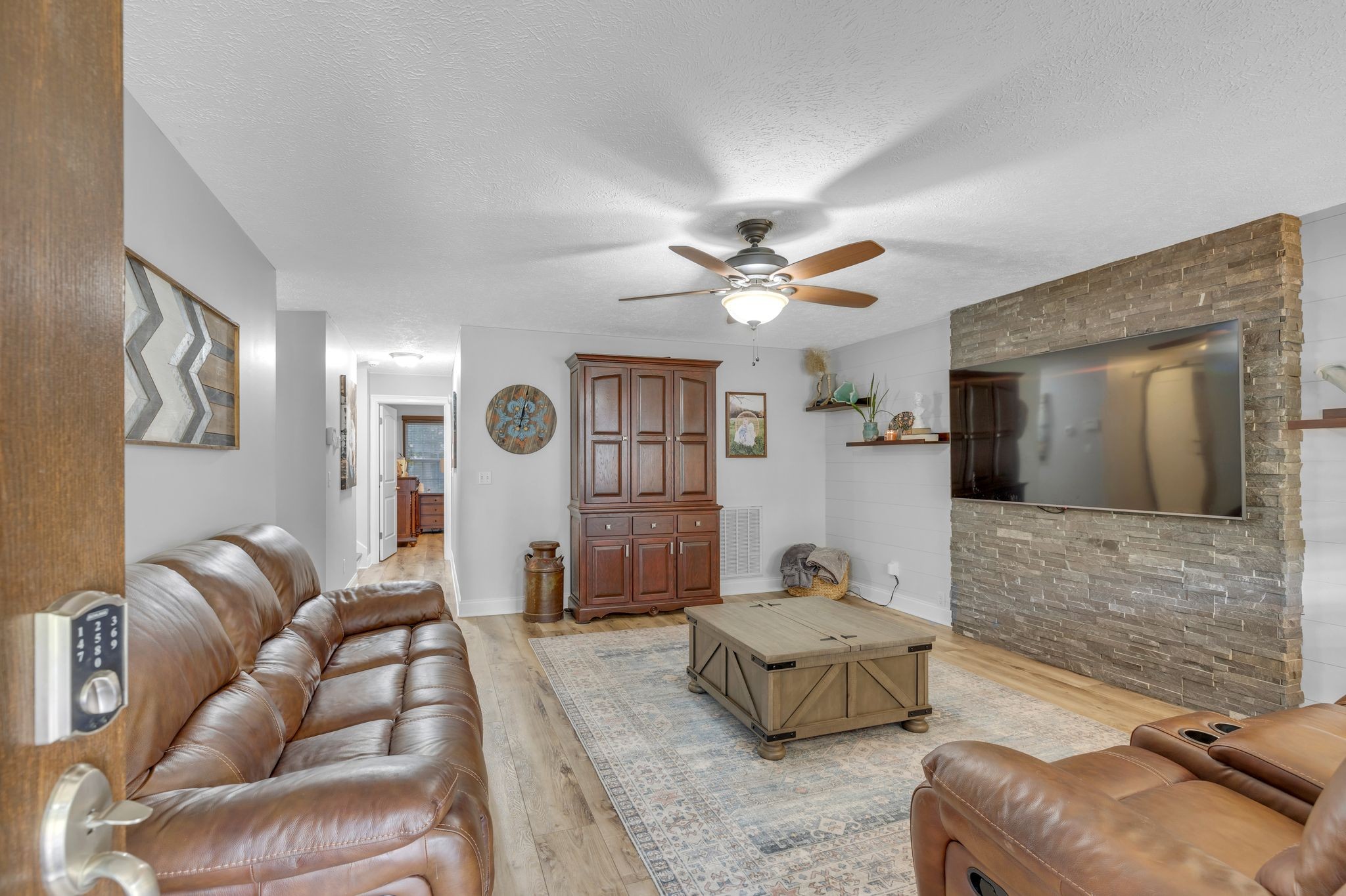Image 8 of 40 For 6151 137th Court
