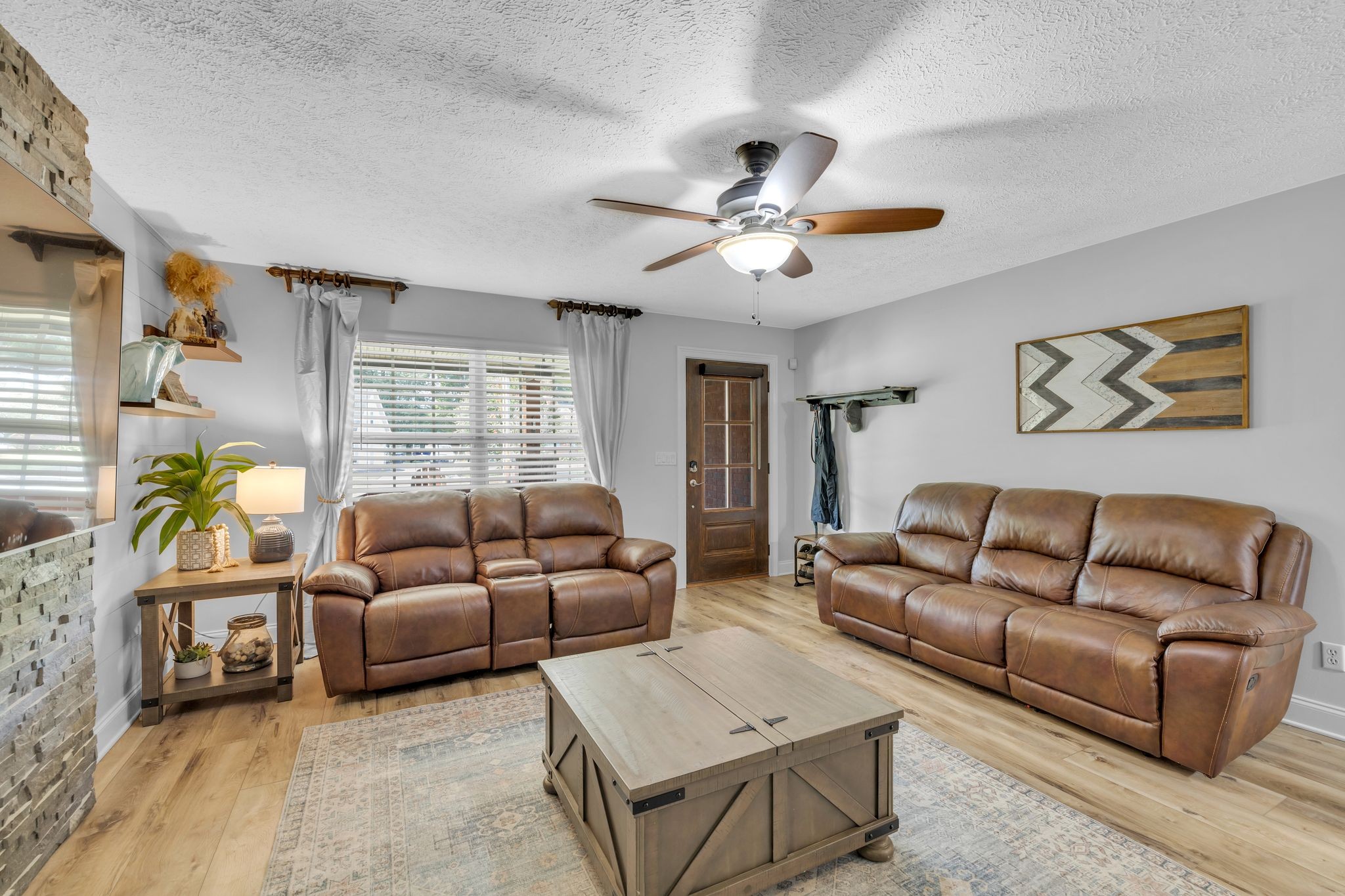 Image 9 of 40 For 6151 137th Court