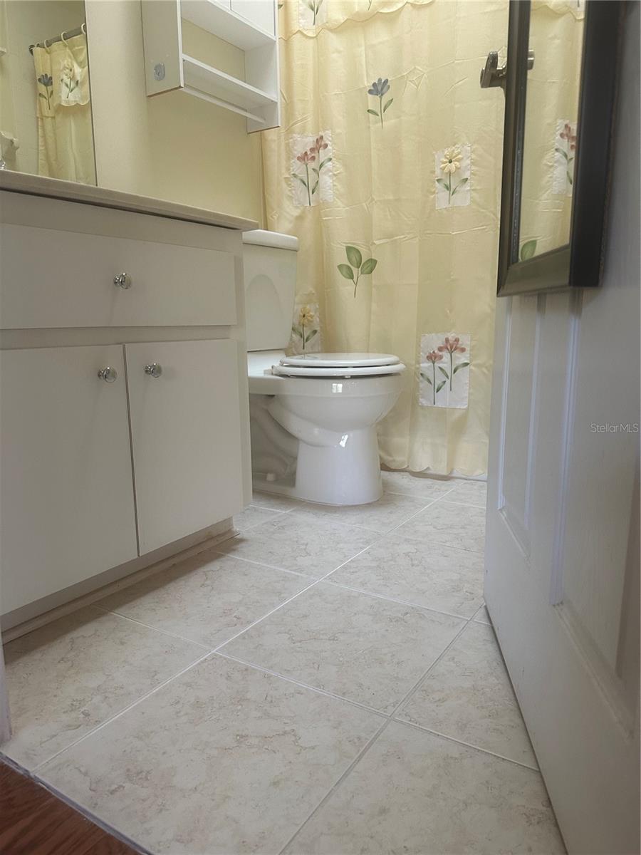 Image 36 of 39 For 2127 N.e. 40th Ave.