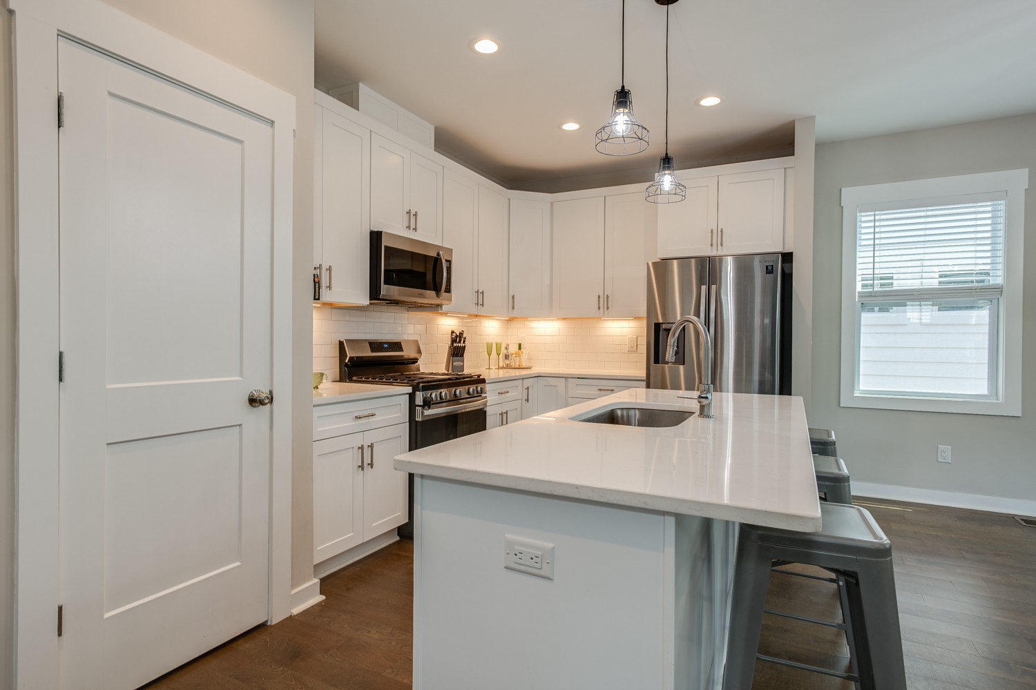 Image 6 of 39 For 2127 N.e. 40th Ave.