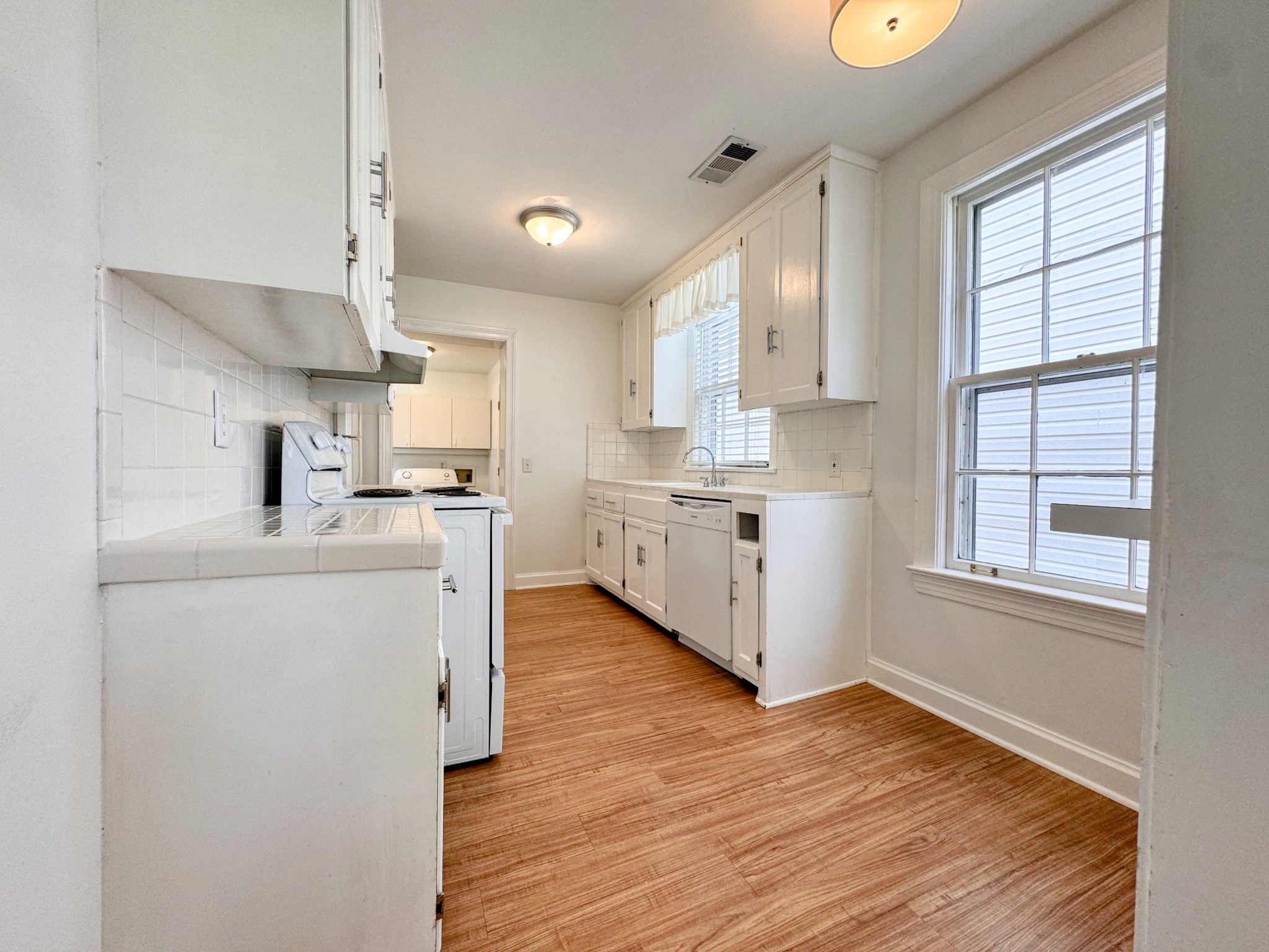 Image 4 of 29 For 2801 College Road 23
