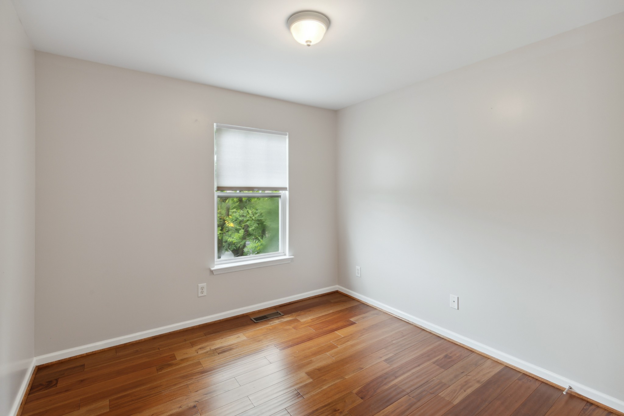 Image 2 of 9 For  Lime Way 