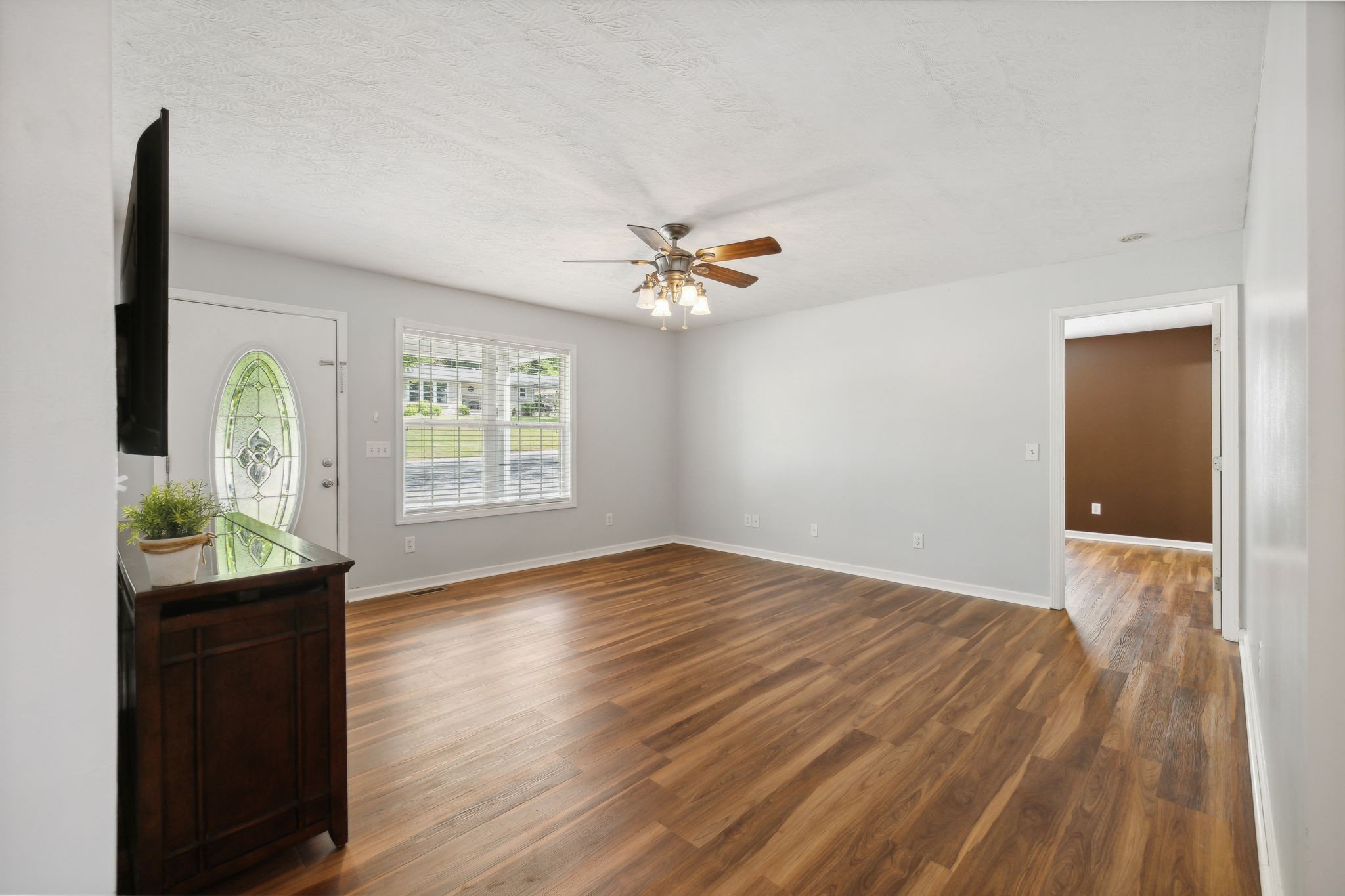 Image 3 of 9 For  Lime Way 