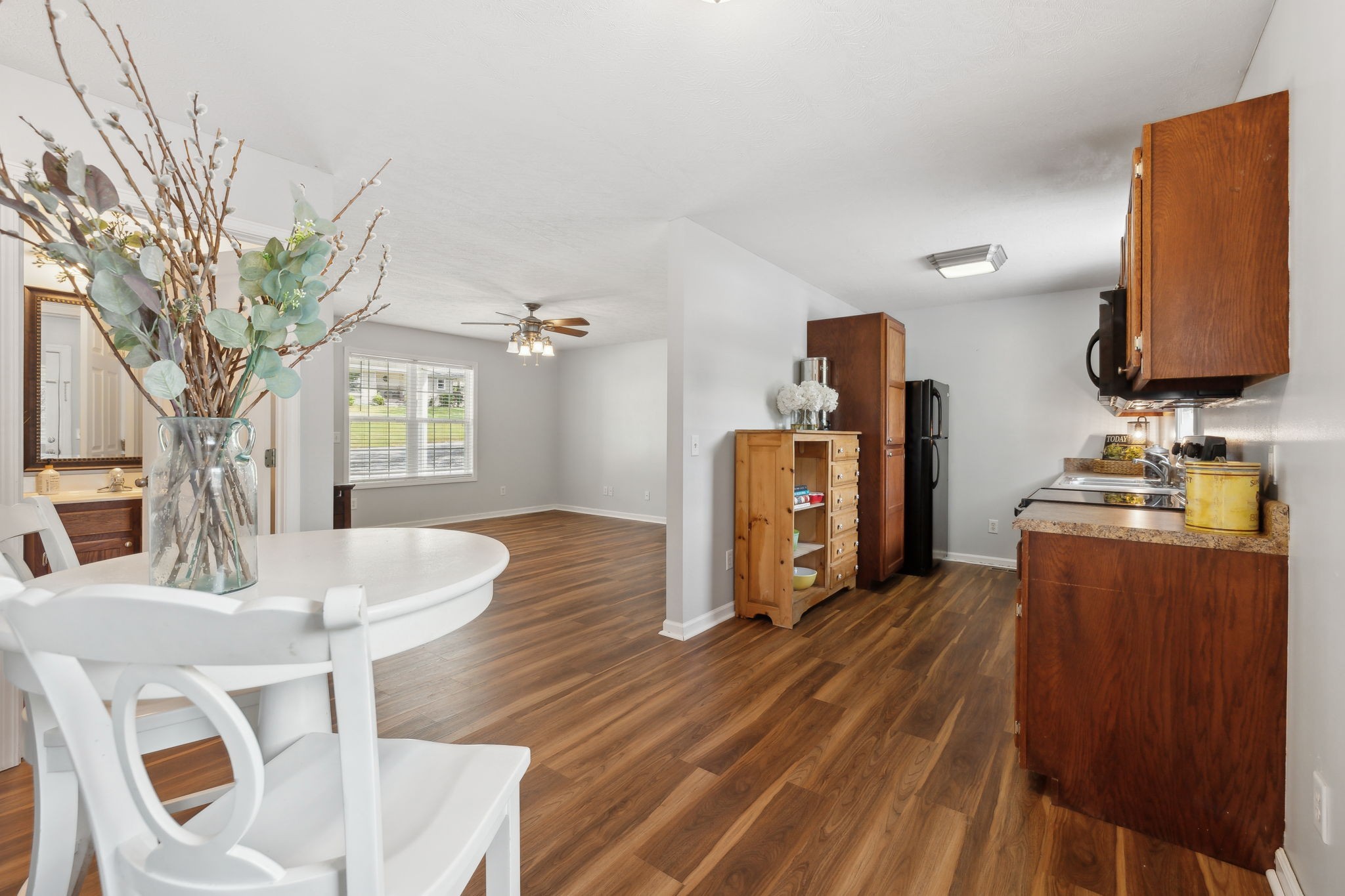 Image 4 of 9 For  Lime Way 