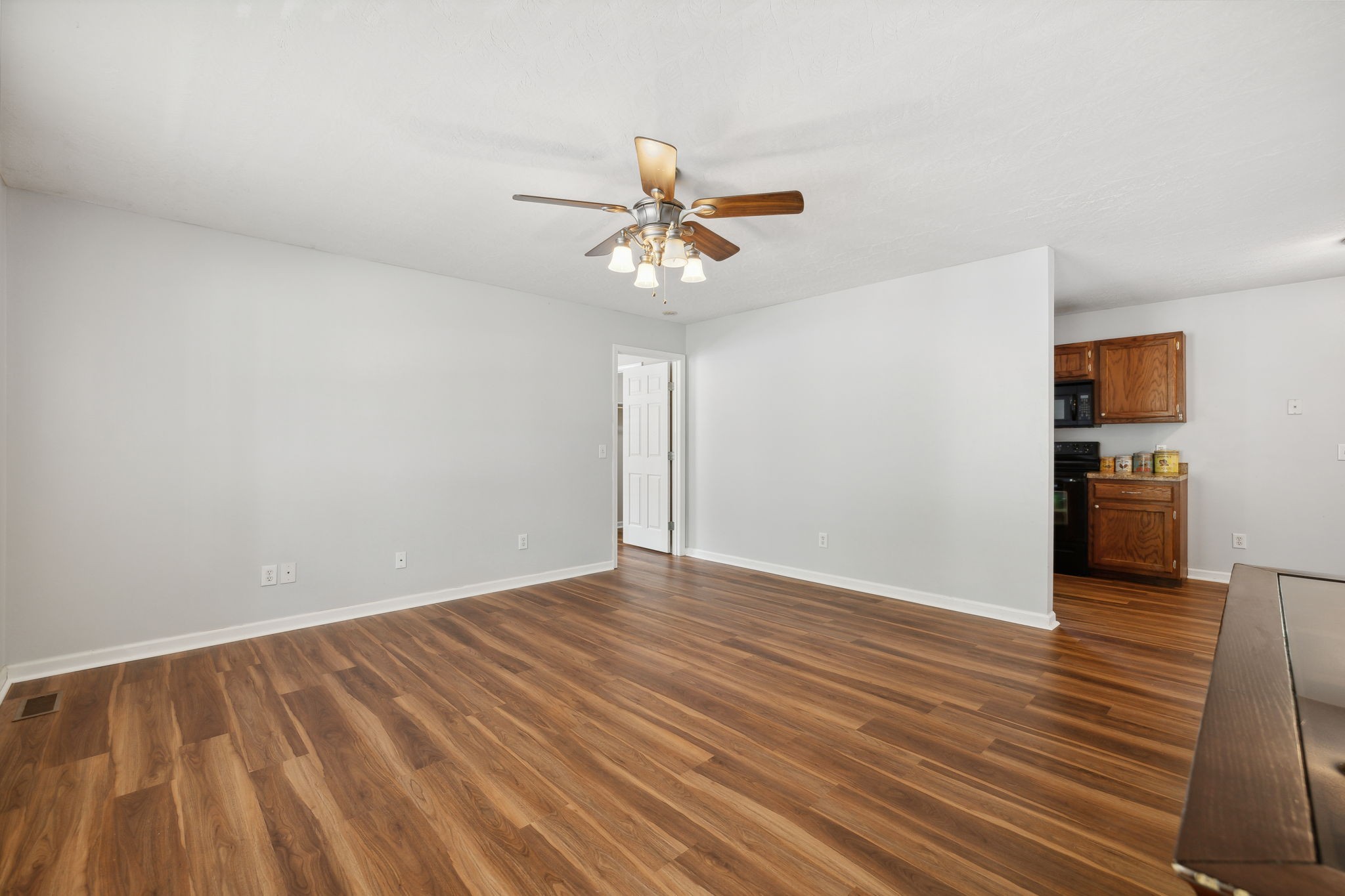 Image 7 of 9 For  Lime Way 