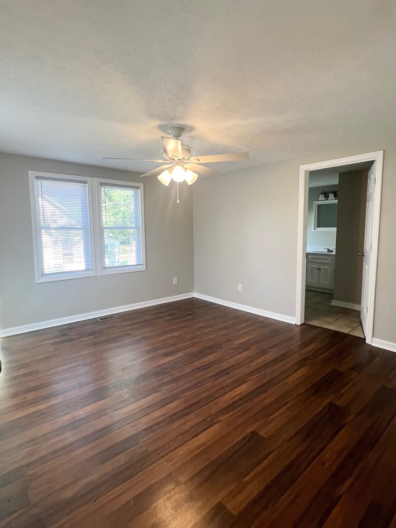 Listing photo id 8 for 4658 Hacienda Drive