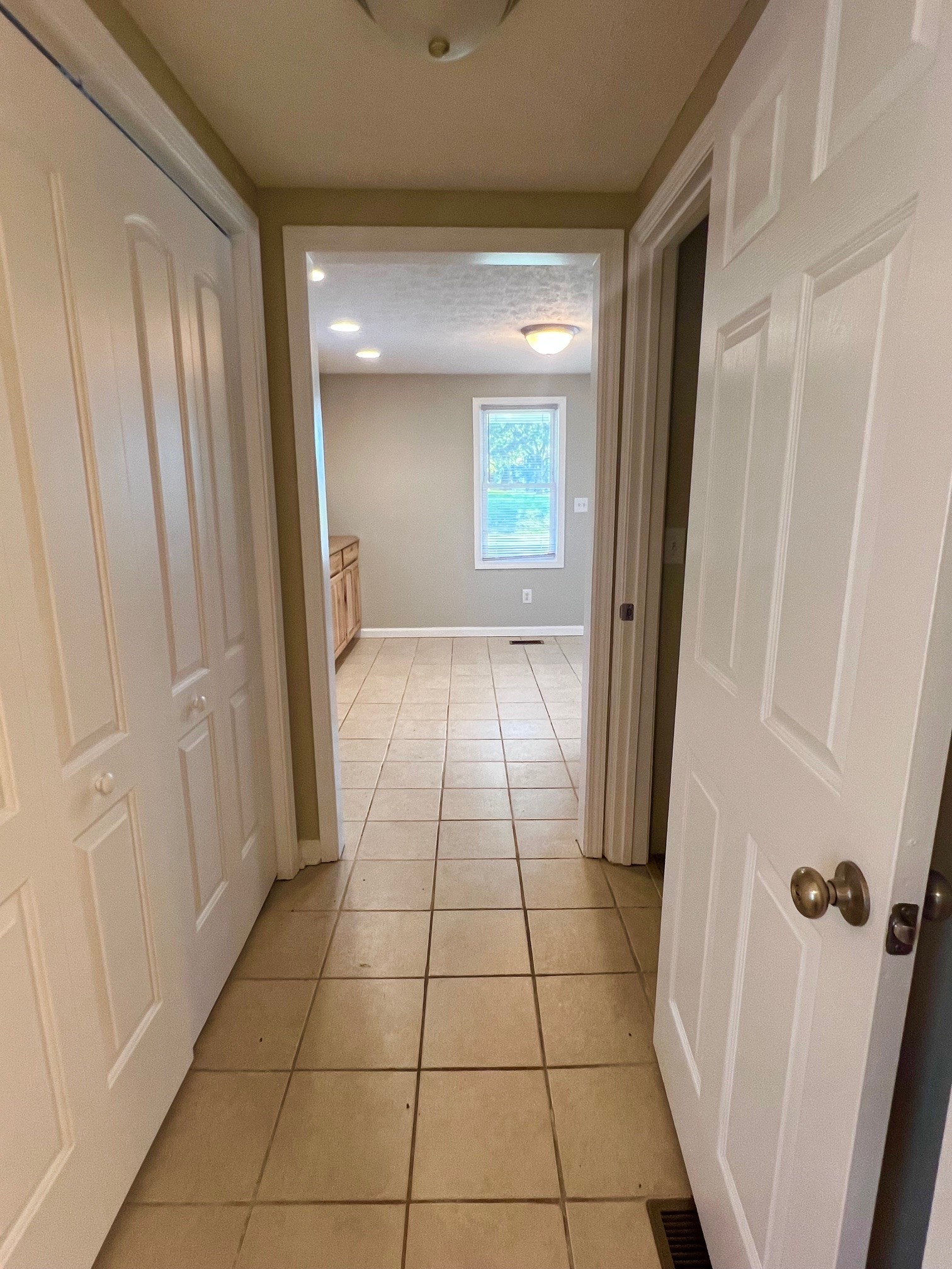 Listing photo id 11 for 4658 Hacienda Drive