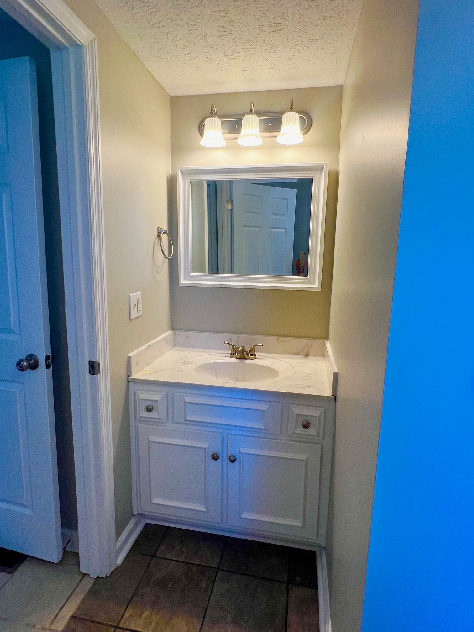 Listing photo id 13 for 4658 Hacienda Drive