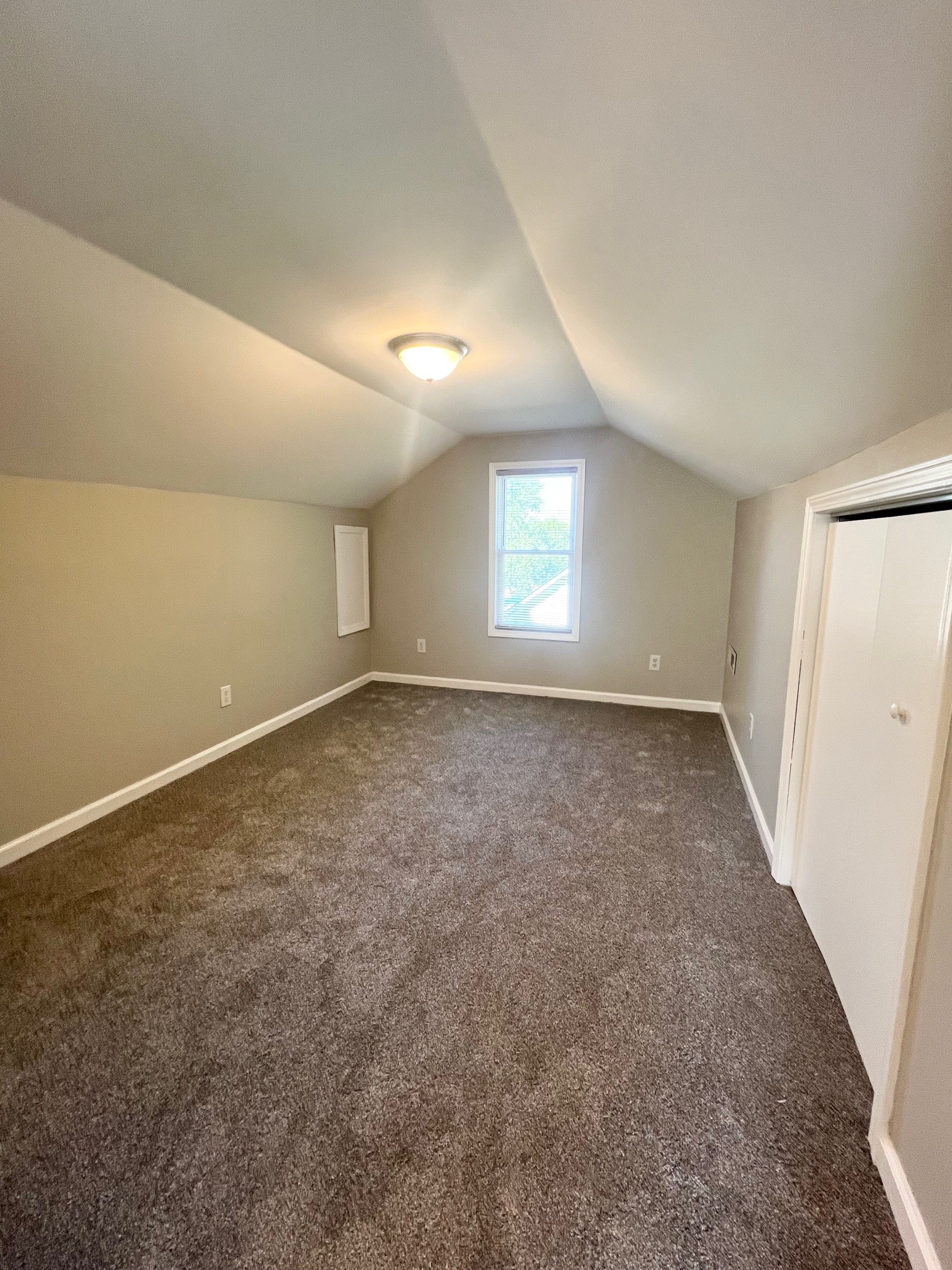 Listing photo id 16 for 4658 Hacienda Drive