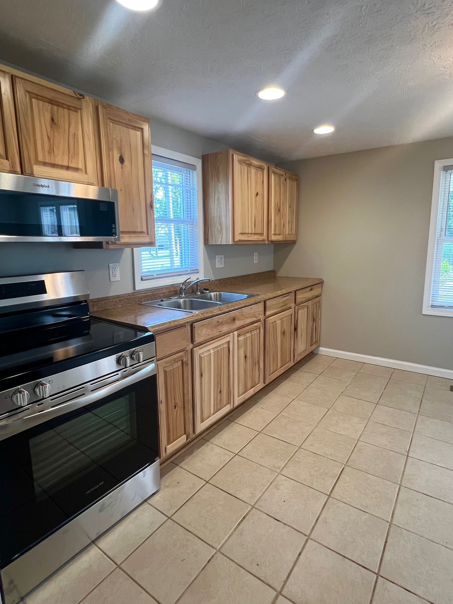 Listing photo id 1 for 4658 Hacienda Drive