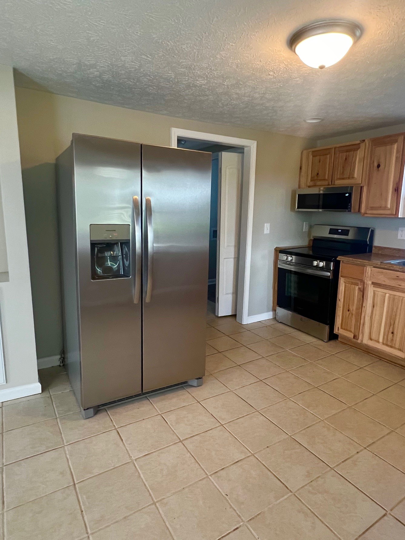 Listing photo id 4 for 4658 Hacienda Drive