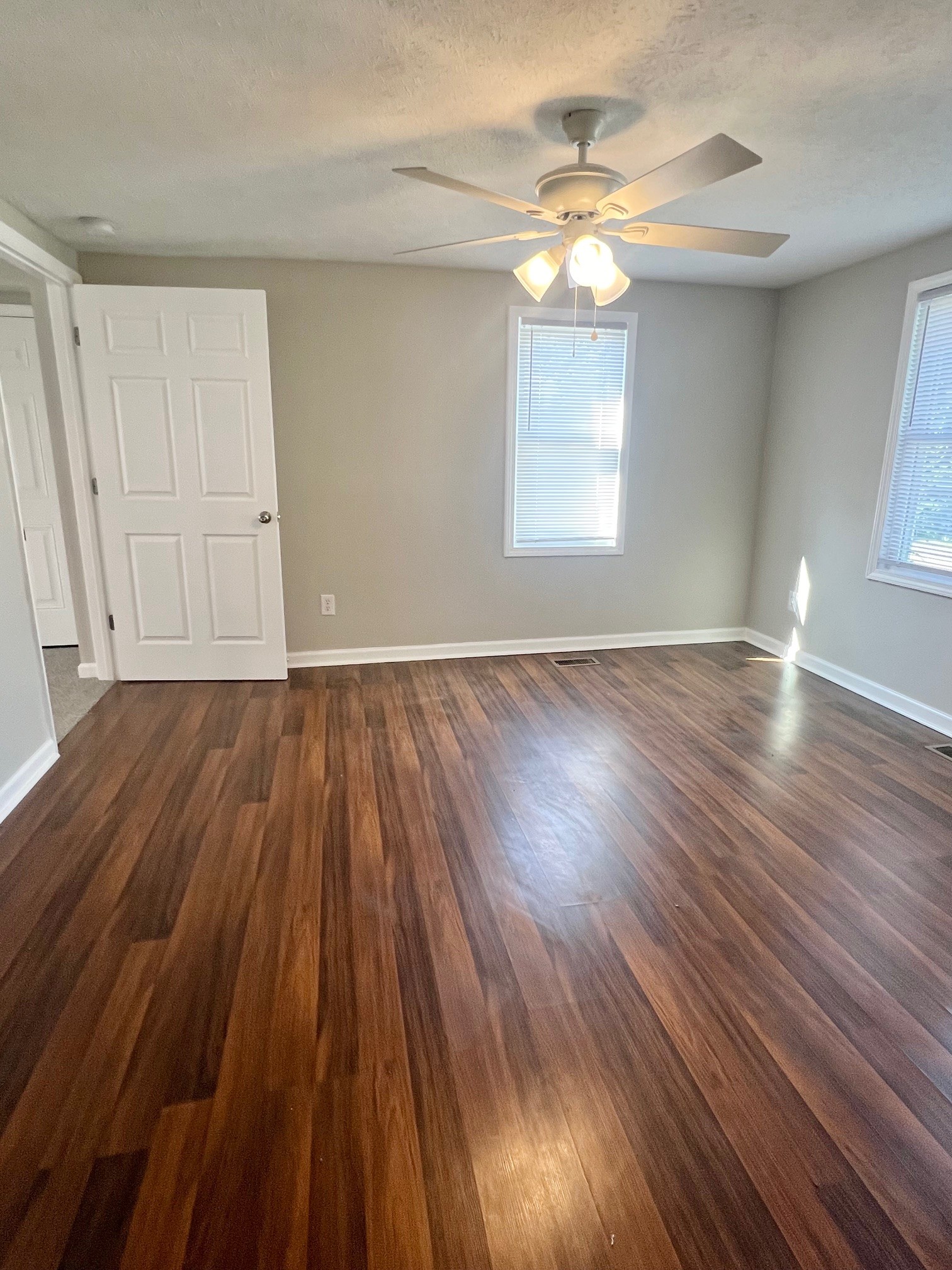 Listing photo id 7 for 4658 Hacienda Drive